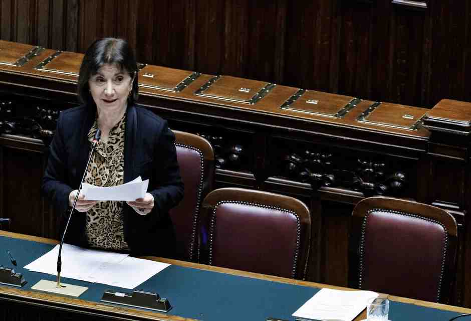Roccella: "Spero nell'intervento di Trump in Iran. La sinistra è tiepida sulle donne persiane"