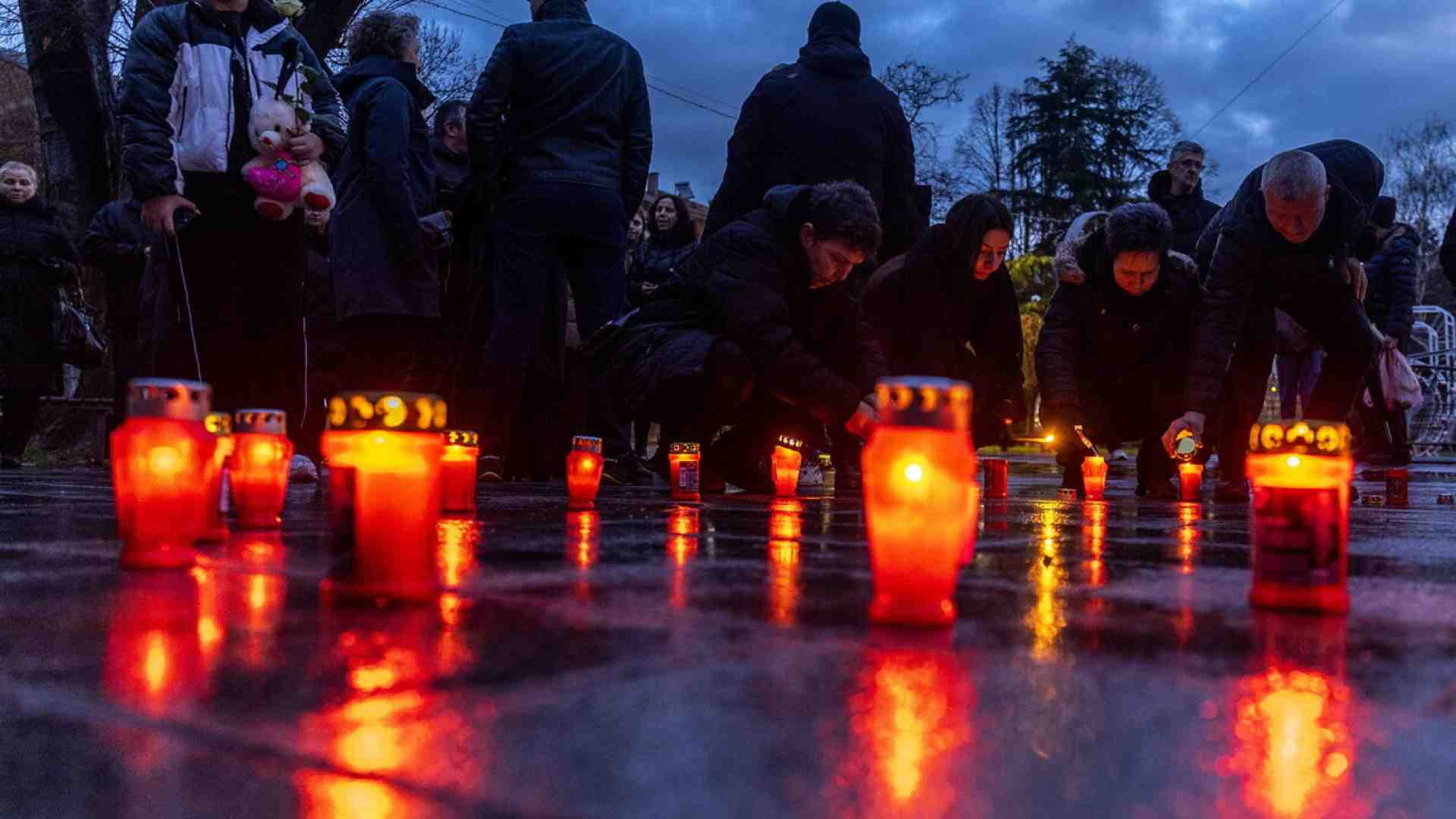 Immagine di Lo choc dopo Crans-Montana. Gli psicologi tra i ragazzi: meglio i silenzi delle frasi fatte