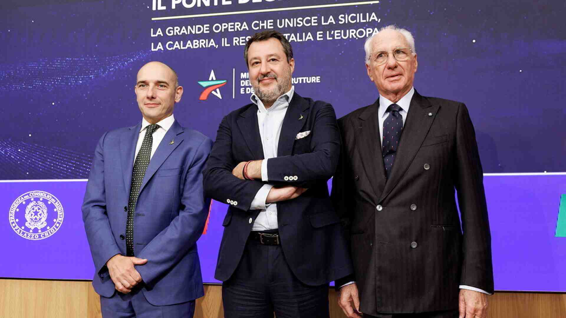 Immagine di L'Inno al Ponte per Salvini scritto dal paroliere di Iglesias, Gianni Belfiore. "Treni su, navi giù"