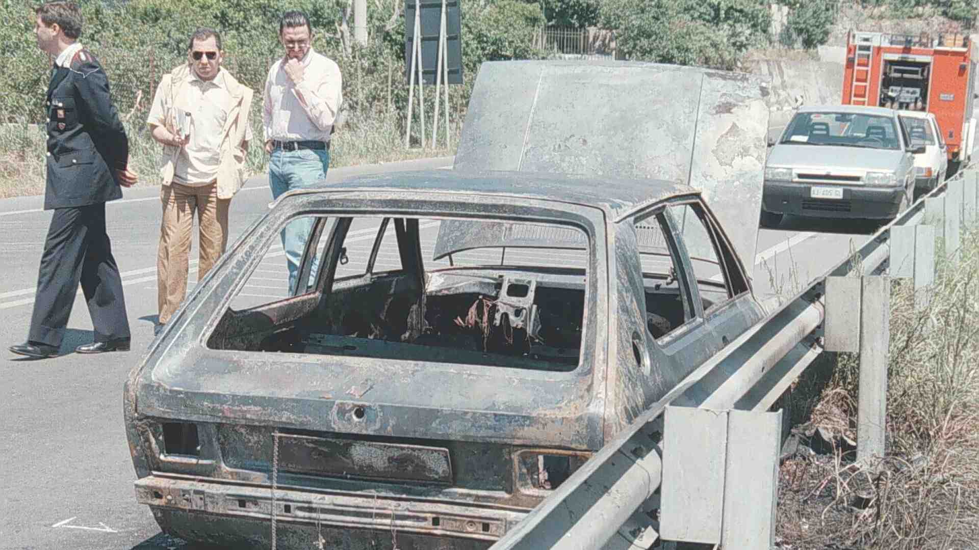 Immagine di Pifferai tragici. Storie siciliane finite in un oblio crudele