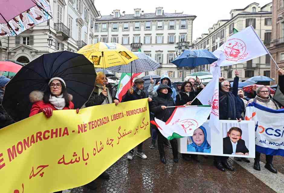 Manifestazione &ldquo;Per un Iran libero e democratico&rdquo; sabato scorso a Torino (Ansa)&nbsp;<br />