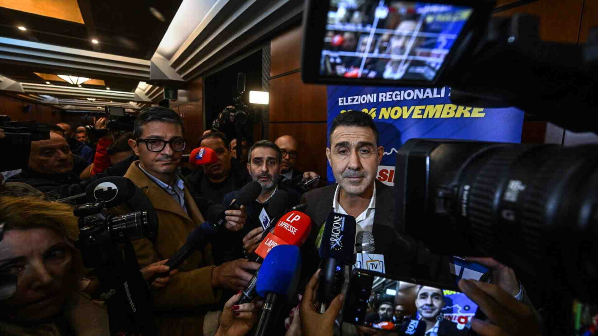 Immagine di Vannacci studia il “manuale Renzi”. L’ira del Carroccio