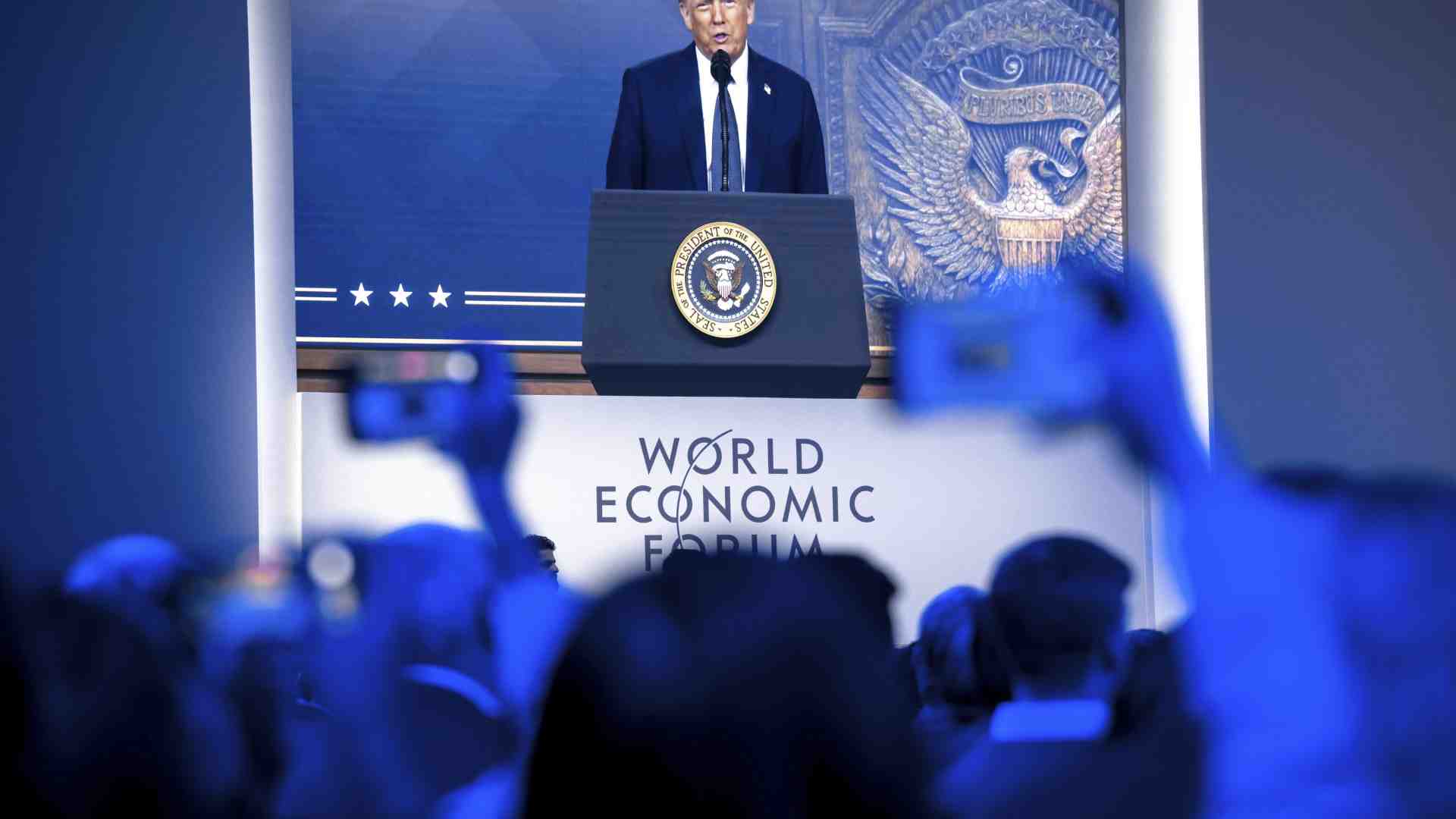 Immagine di Trump trasforma Davos in uno show per Putin con gli attacchi sulla Groenlandia e gli spintoni alla Nato