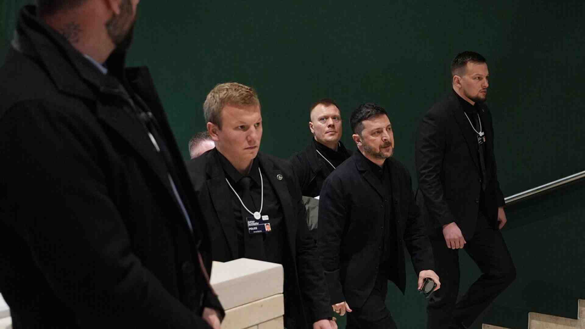 Immagine di Zelensky europeissimo smonta le illusioni sul vecchio mondo e grida: “L’Europa unita è invincibile”