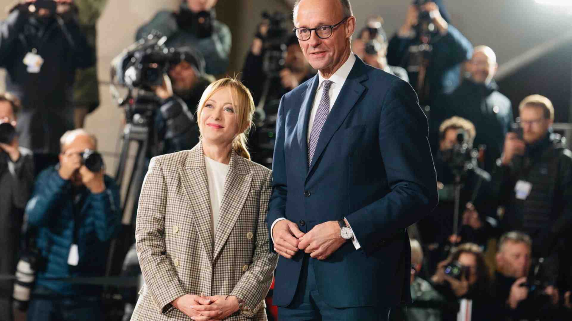 Immagine di Merz scommette su Meloni per mediare tra Ue e Trump. Corrispondenze