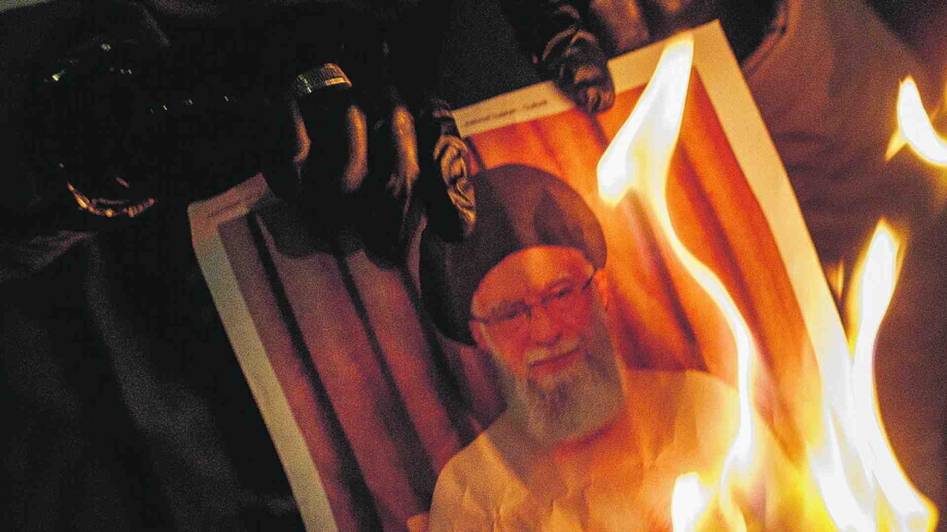 Immagine di Mille notti di grida e rabbia a Teheran. La mattanza al buio di oggi e quel venerdì nero in piazza Jaleh