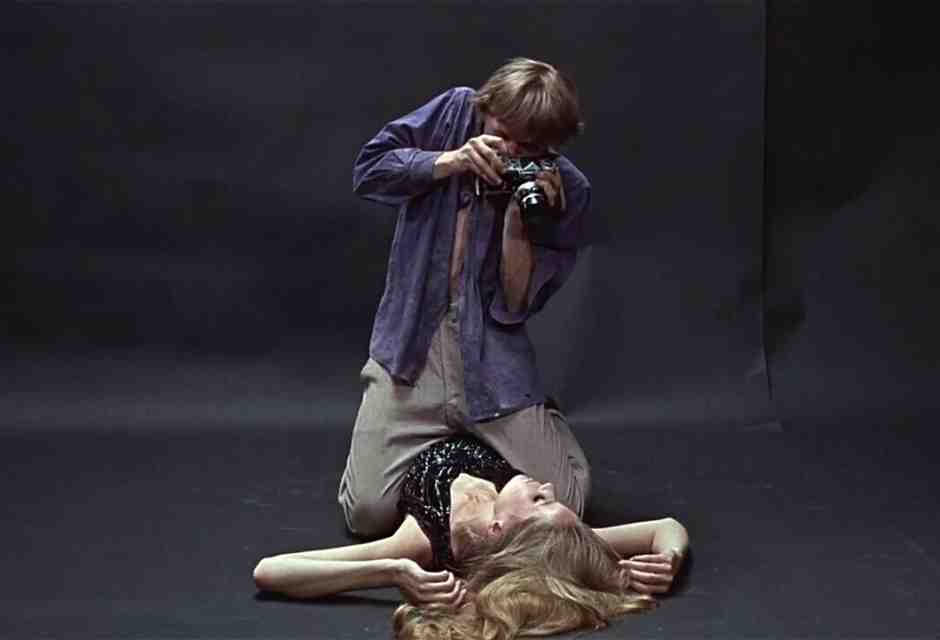 Il nulla osta con divieto ai minori di 14 anni per Blow-Up di Antonioni viene concesso con l&rsquo;alleggerimento di una scena intima e il taglio di un nudo integrale&nbsp;<br />