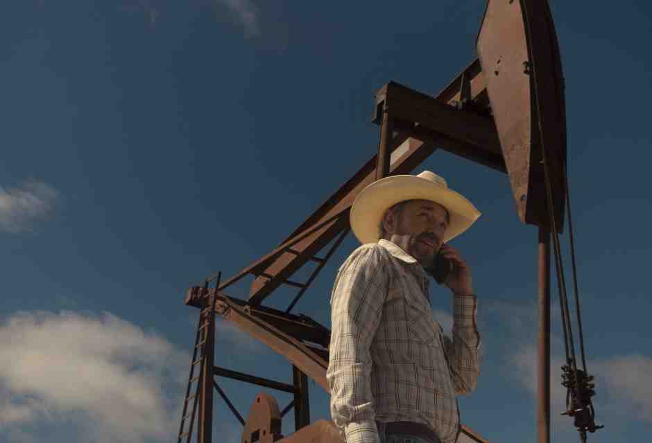 Billy Bob Thornton in una scena di &ldquo;Landman&rdquo;. La serie &egrave; su Paramount+ e Apple tv&nbsp;<br />