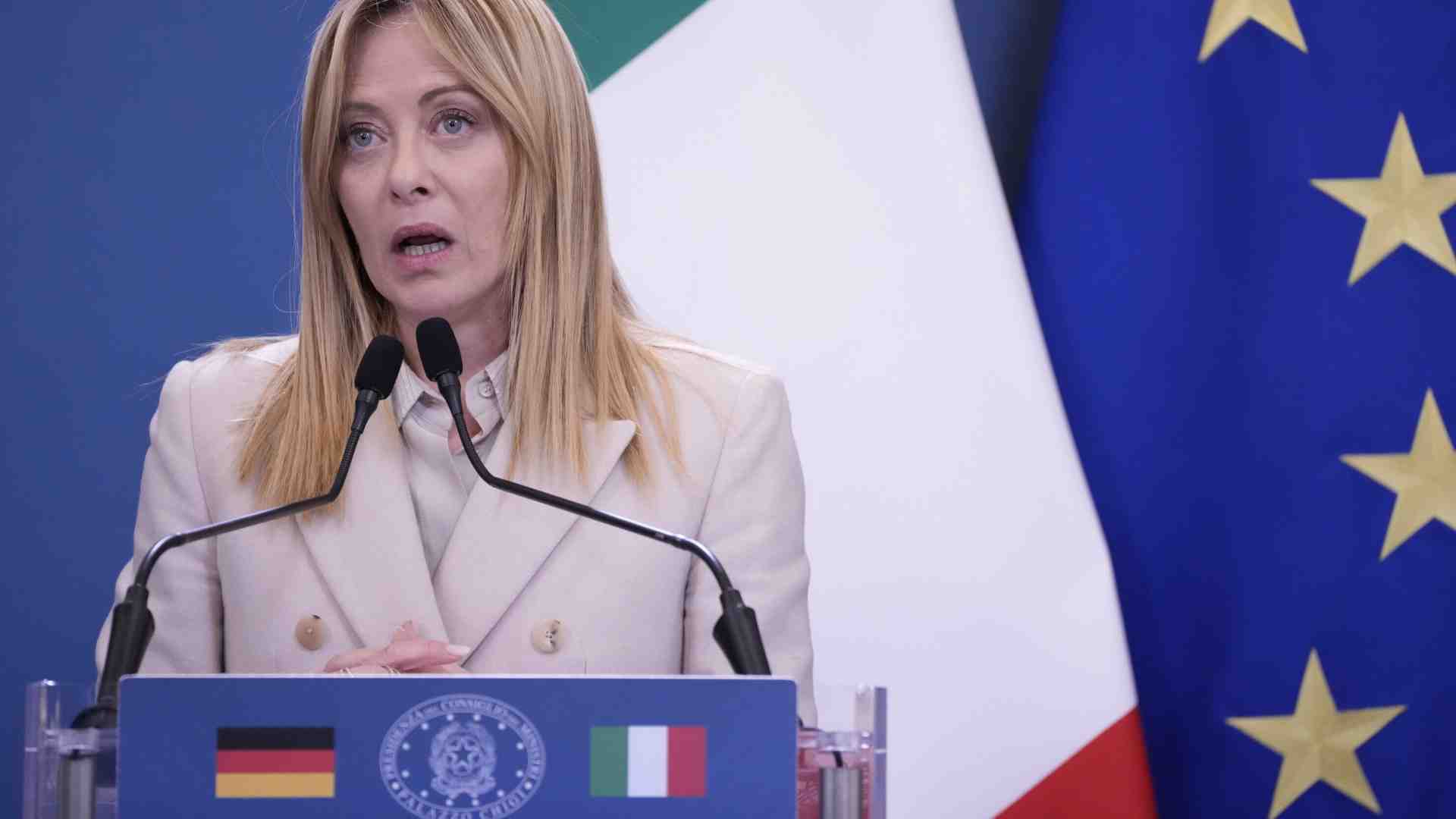 Immagine di Meloni e la fobia Ice. Si teme l'effetto dopo la sciagura di Milano. Dl Sicurezza congelato e rivisto. Salvini spinge