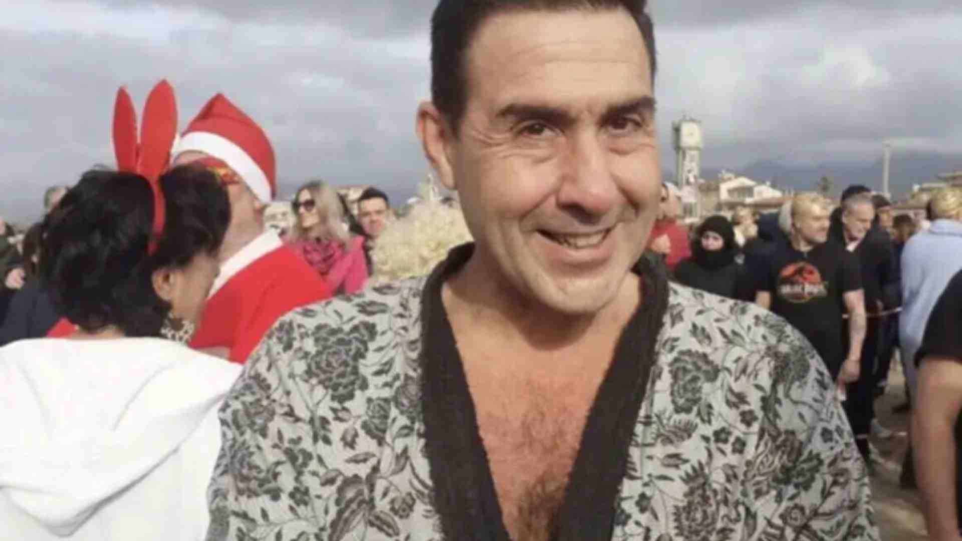 Immagine di Lasciate il generale Vannacci dove sta, a casa in vestaglia