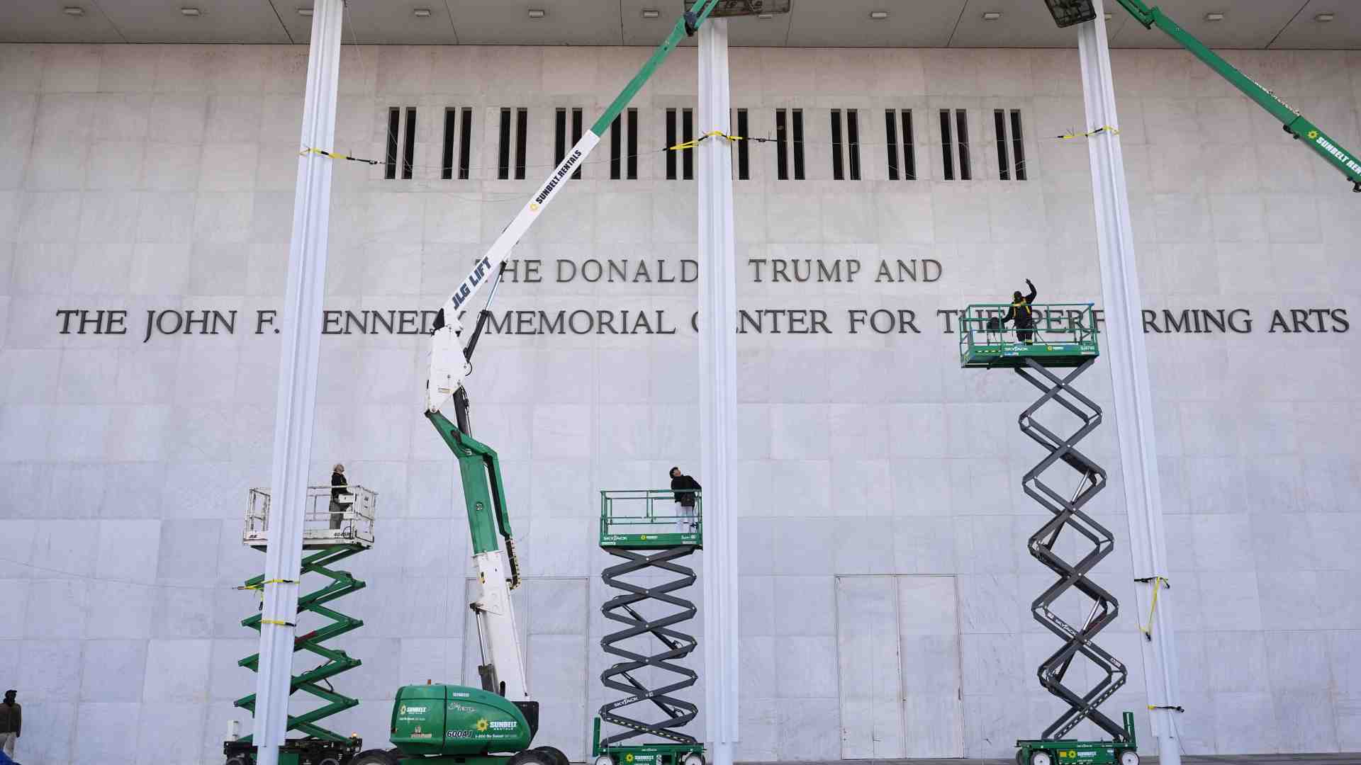 Immagine di Trump chiude il Kennedy Center
