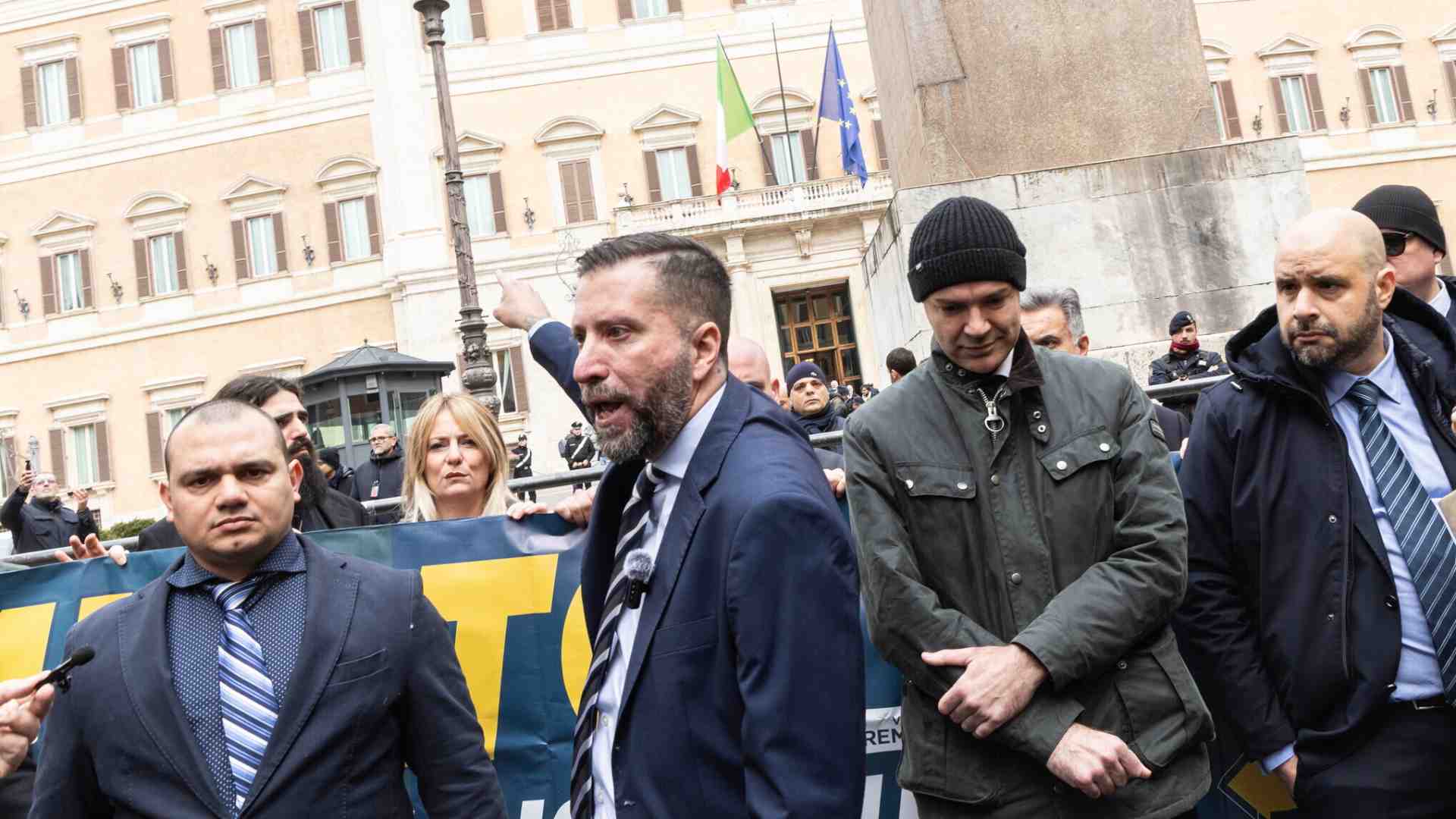 Immagine di Dalle banlieue francesi alla proposta di legge che piace a Vannacci. Breve storia della remigrazione