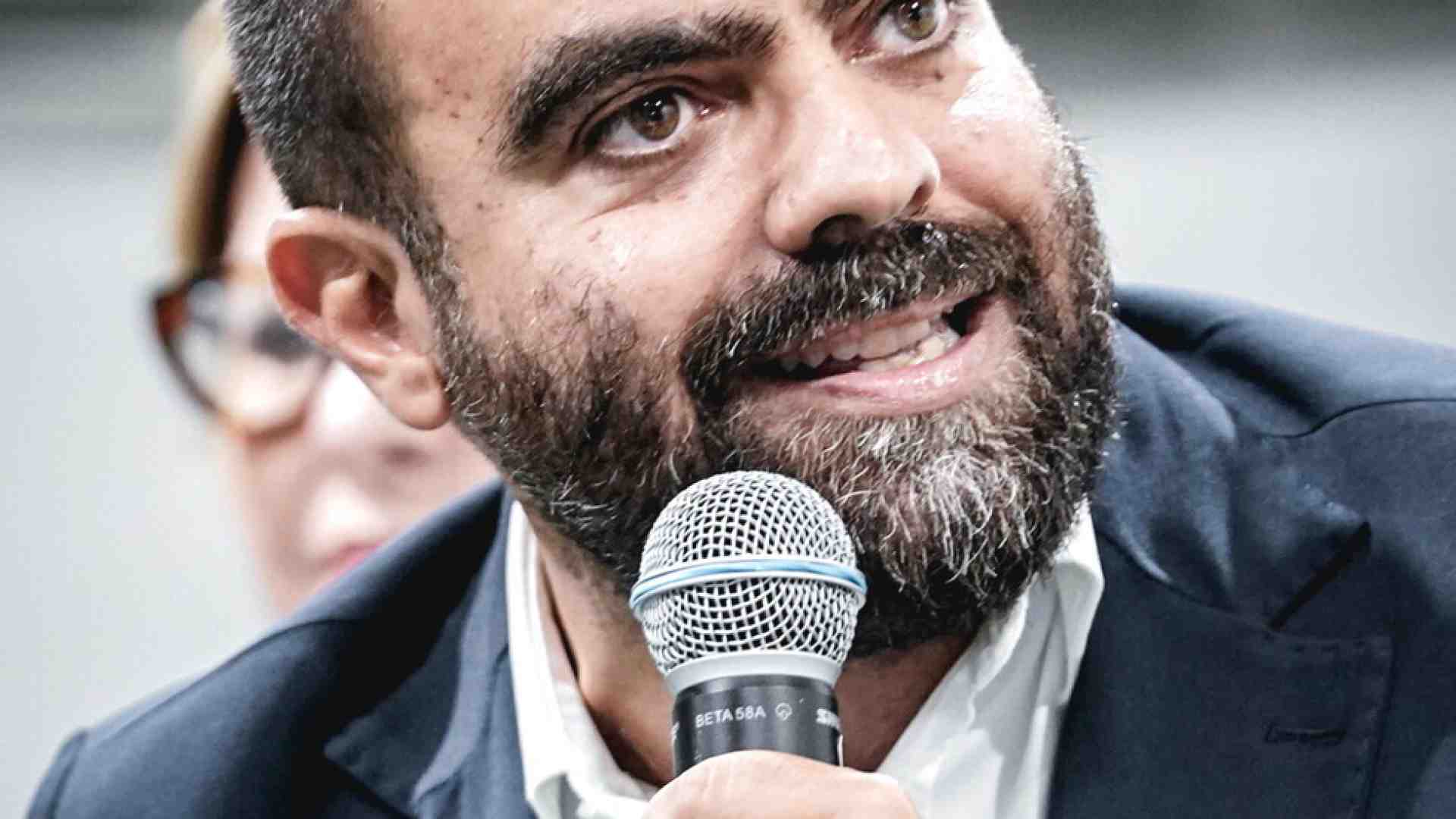 Immagine di Chi è Marco Grimaldi, il vicecapogruppo di Avs che, dopo il corteo di Torino, prova a giustificare l'ingiustificabile