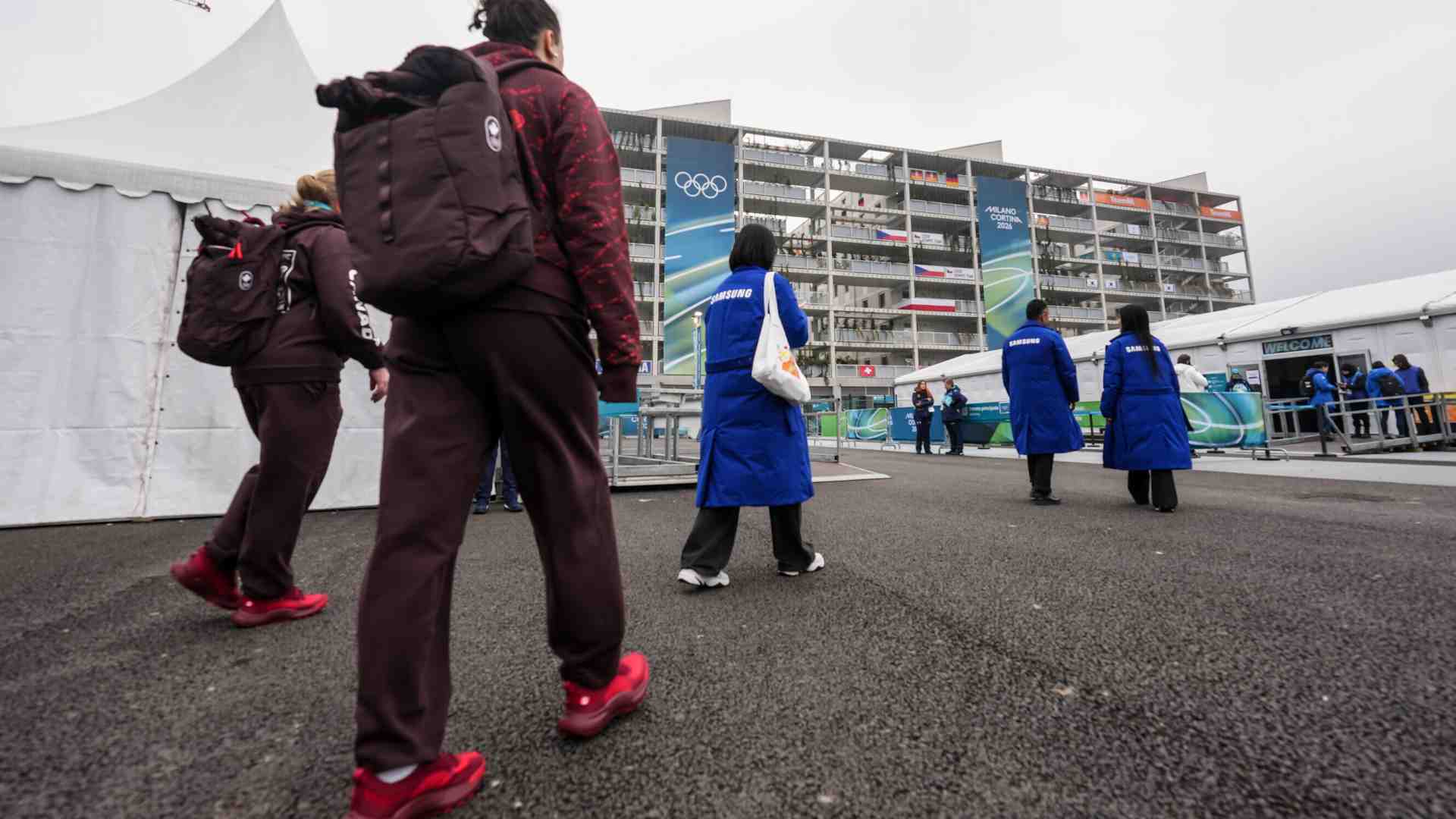Immagine di Il villaggio olimpico di Milano sembra uscito da un vecchio film in bianco e nero