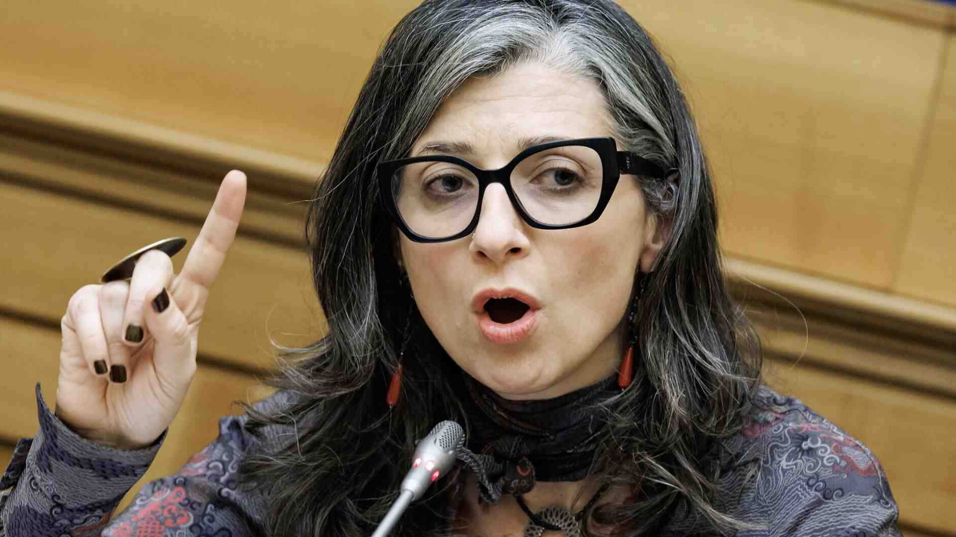 Immagine di Albanese torna alla Camera per inveire contro il ddl antisemitismo