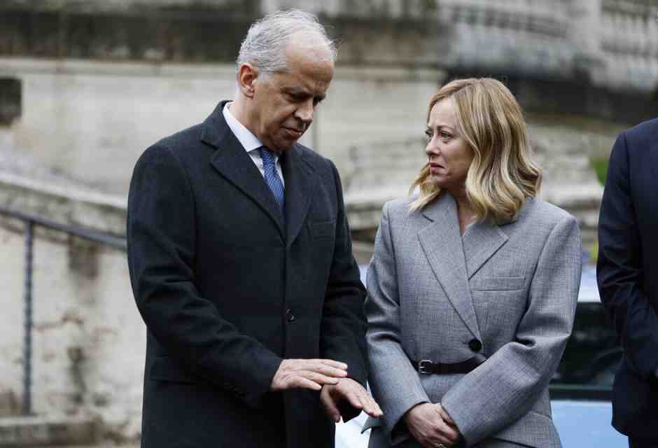 Il ministro dell'Interno Matteo Piantedosi con la presidente del Consiglio Giorgia Meloni (foto LaPresse)
