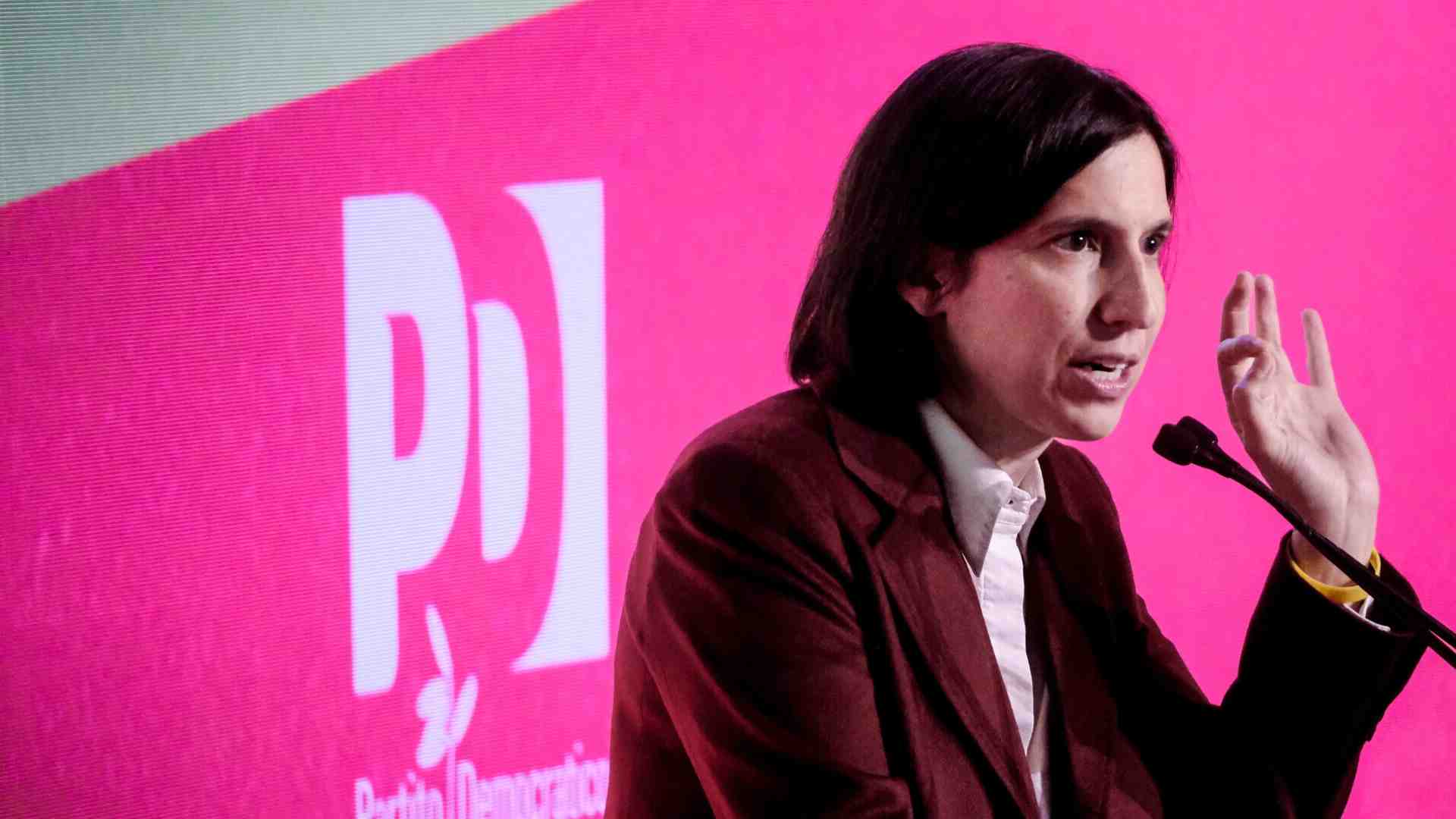 Immagine di "E allora eravamo tutti fascisti...". La sinistra contro Schlein, che accomuna chi vota Sì a Casapound