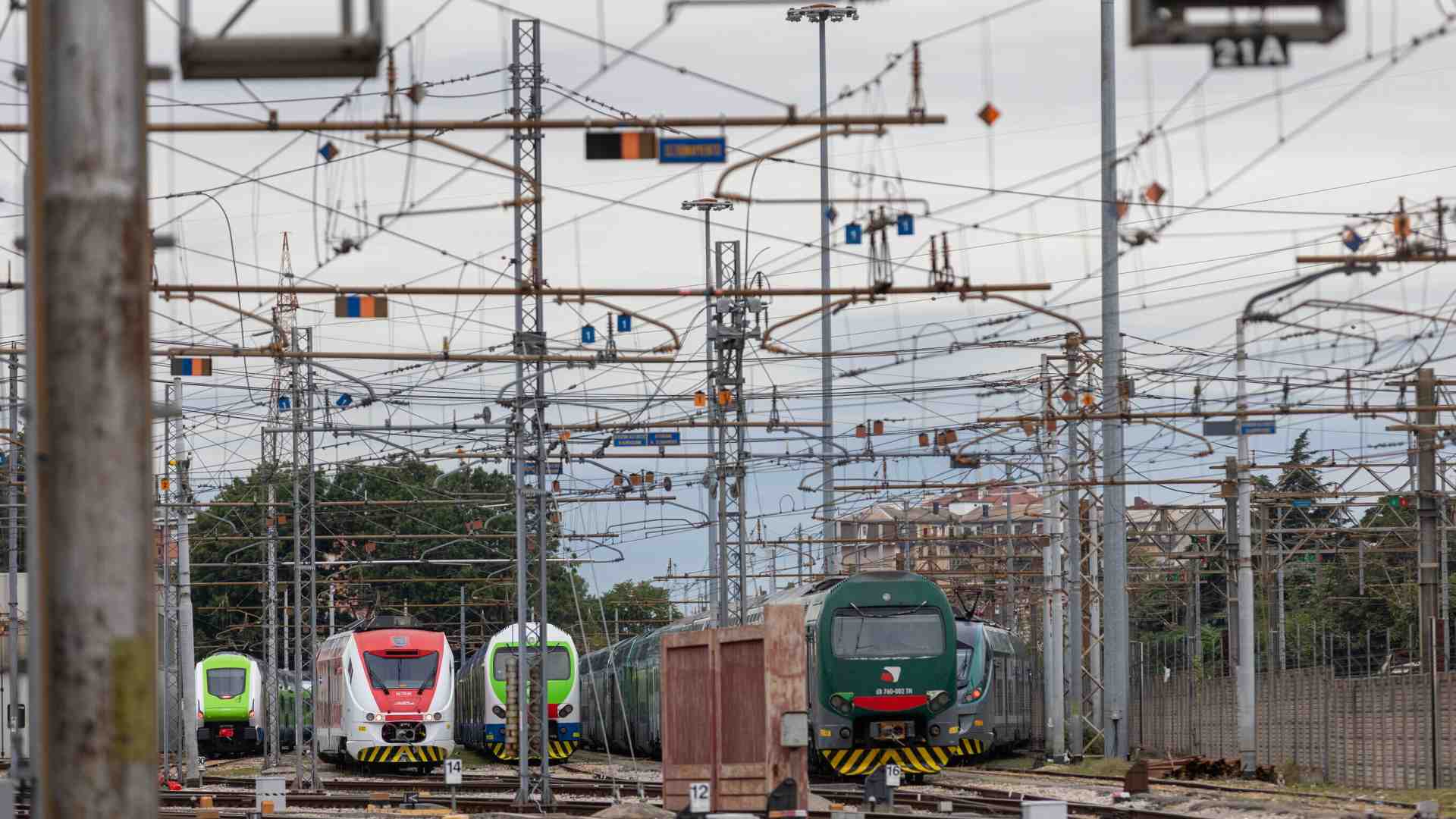 Immagine di Ballando su Trenord. Tra potenziamento olimpico e carenze strutturali i pendolari sbuffano