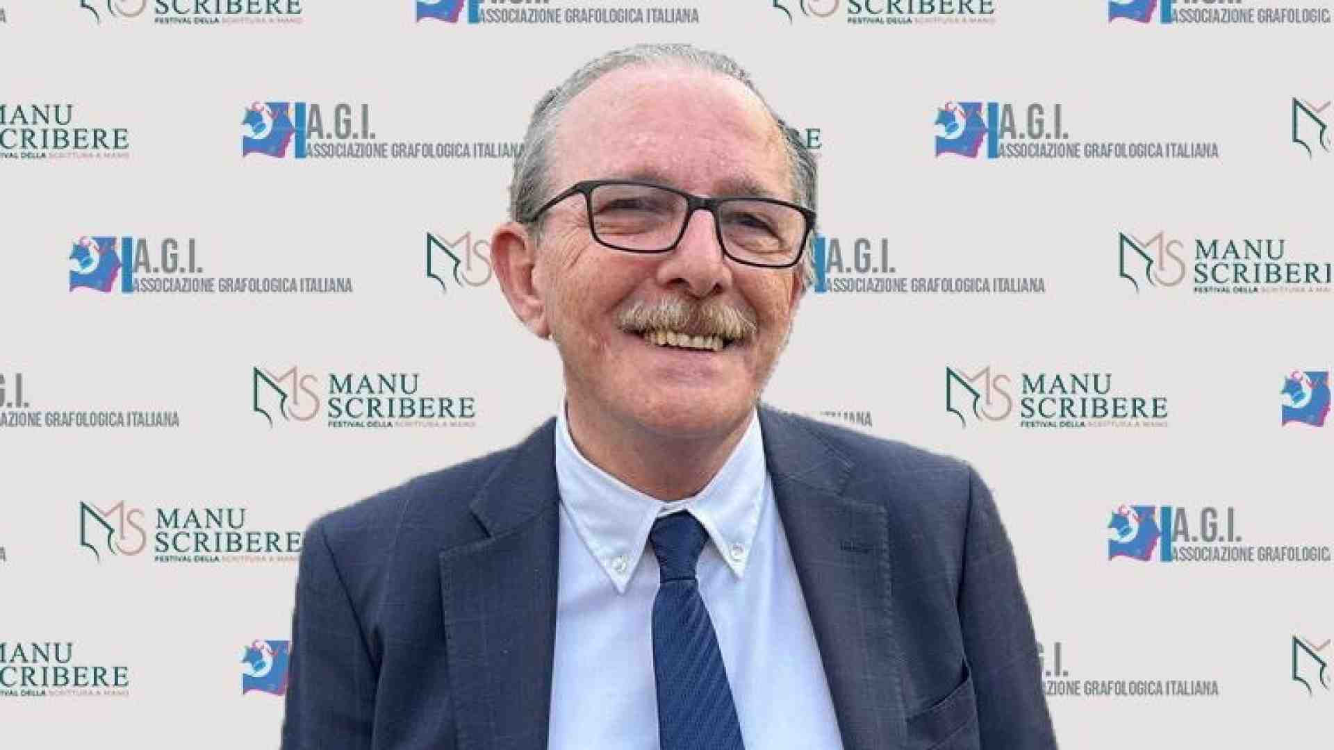 Immagine di Guglielmo Incerti Caselli: “Si legge l’anima nella scrittura a mano. Ridiamo la stilografica ai bambini”