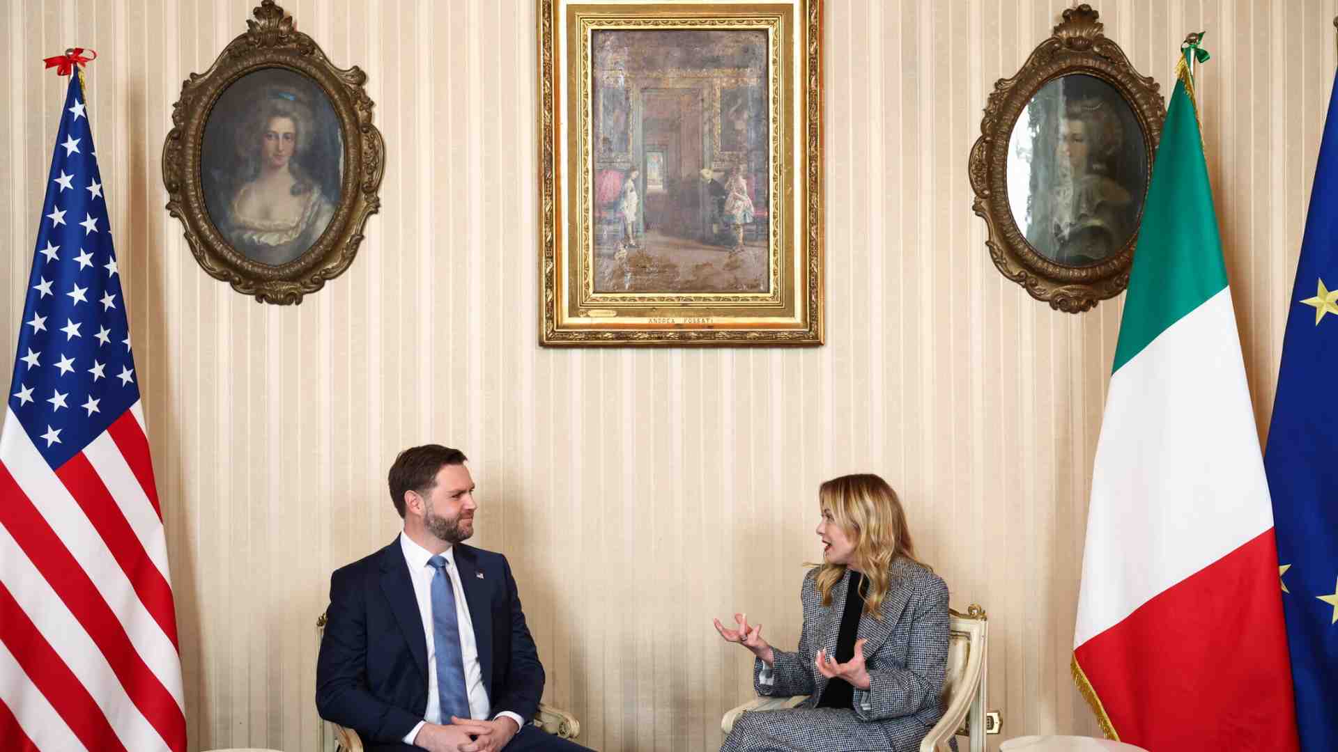 Immagine di Meloni e il patto della gallinella con Vance: "Non attaccate l'Europa". Il governo ha la soluzione per il costo dell'energia