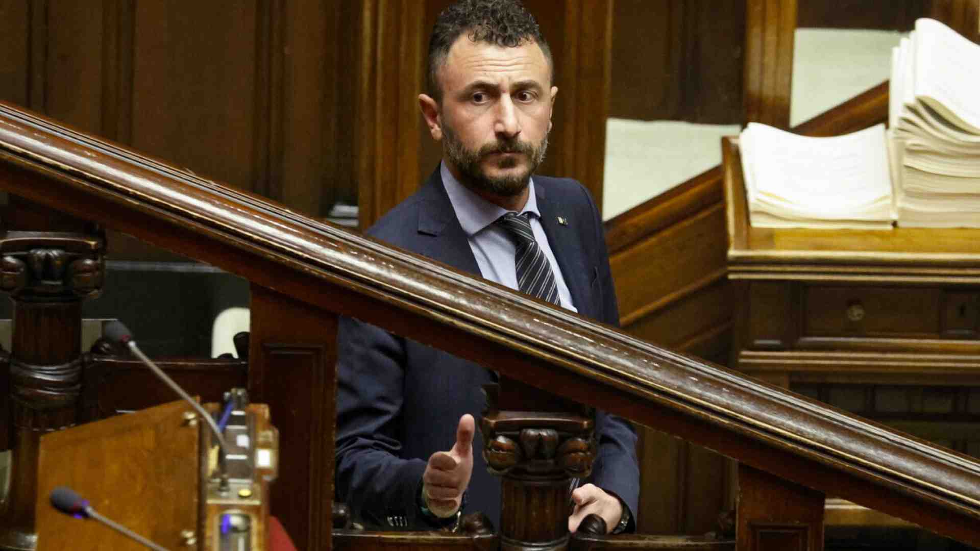 Immagine di Il vannacciano Pozzolo favorevole allo Ius soli? "Chi nasce qui è italiano", dice in tv