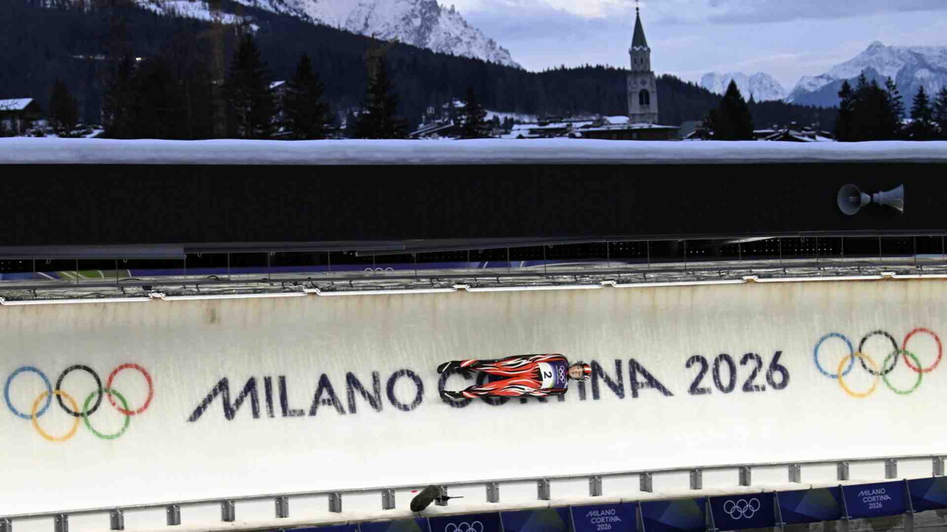 Immagine di Per le strade di Cortina vigilesse romane e poliziotti katarini: Olimpiadi come Sanremo delle divise