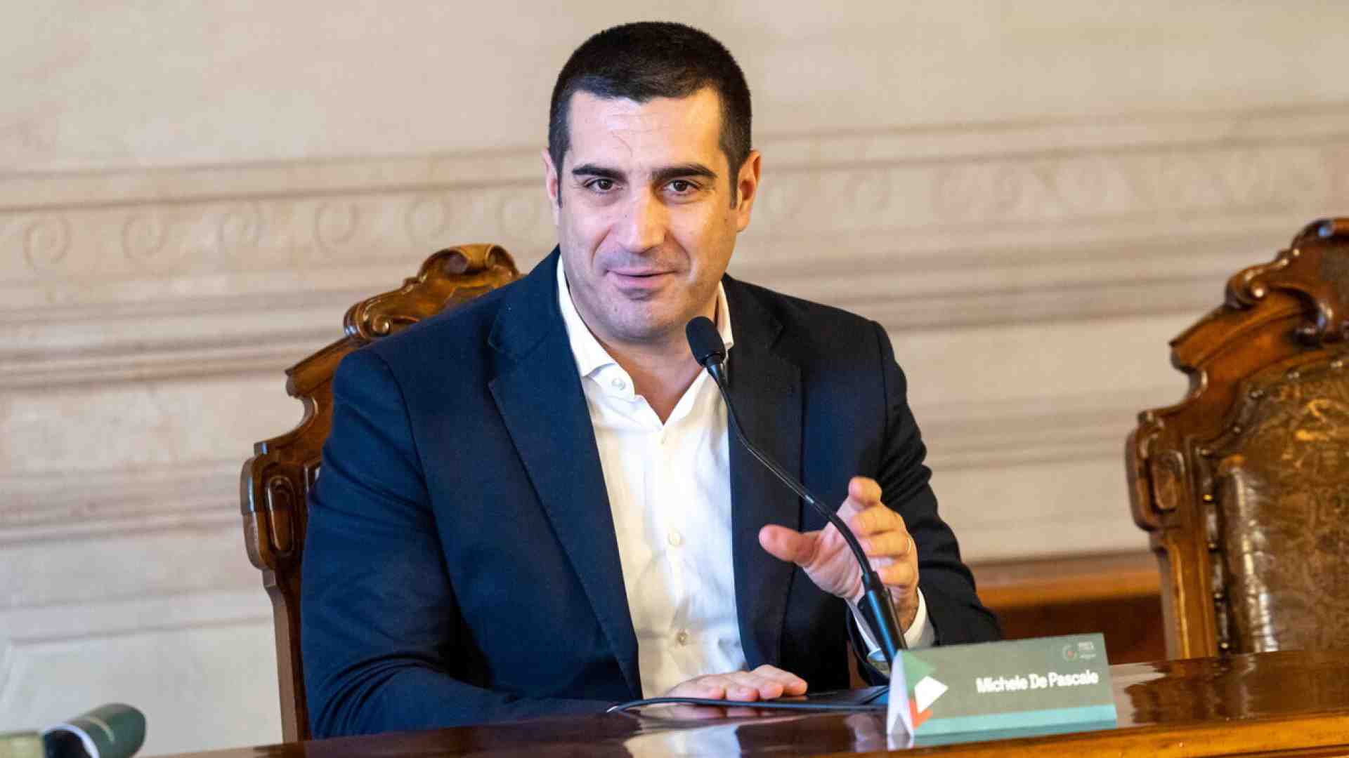 Immagine di In Emilia Romagna De Pascale (Pd) apre a Meloni sui Cpr. Avs e M5s scatenati: "Un errore legittimarli"