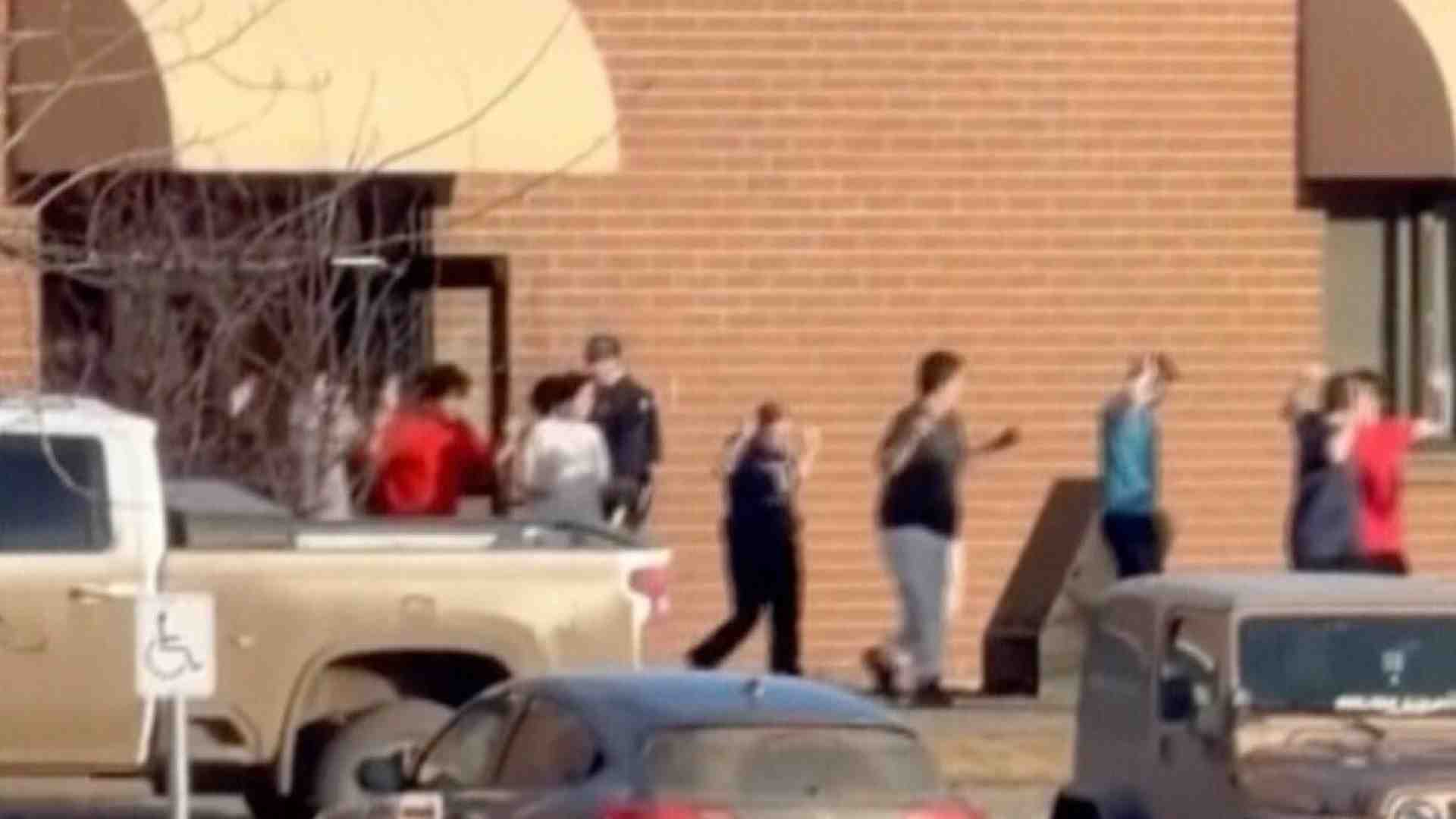 Immagine di La sparatoria in una scuola canadese mette in dubbio le tesi di Michael Moore