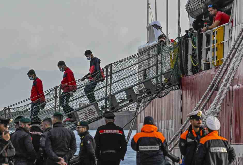 Stretta europea sull’asilo, c'è il via libera di Strasburgo sui paesi sicuri. Ora tocca al governo