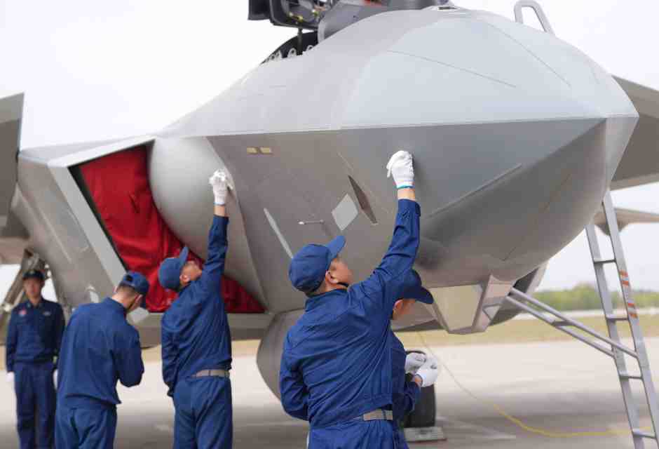 Non solo Jimmy Lai. La Cina è sempre più aggressiva, anche militarmente