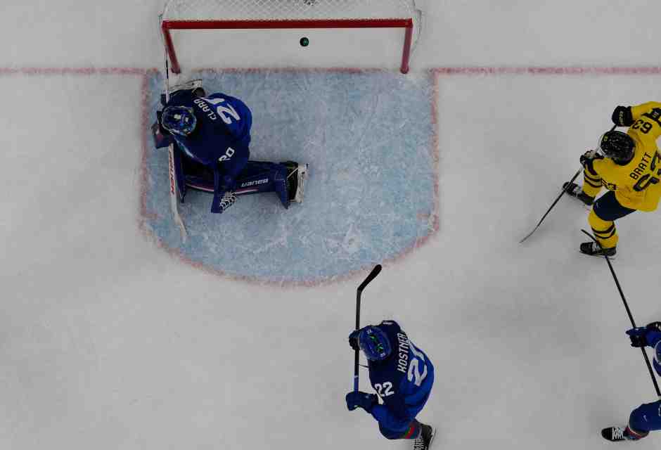 Un'immagine della prima partita della Nazionale italiana di hockey ghiaccio alle Olimpiadi invernali 2026 (foto LaPresse)