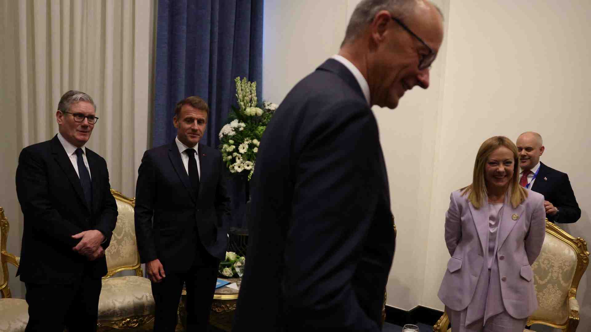 Immagine di Fughe in avanti, pacificazioni e spaccature tra i leader Ue. Le posizioni di Meloni