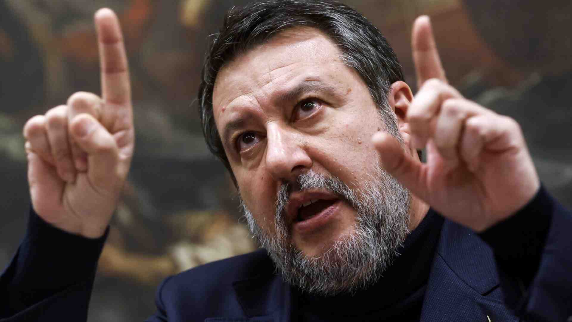 Immagine di Salvini con la grana suppletive. Mentre Vannacci fa acquisti