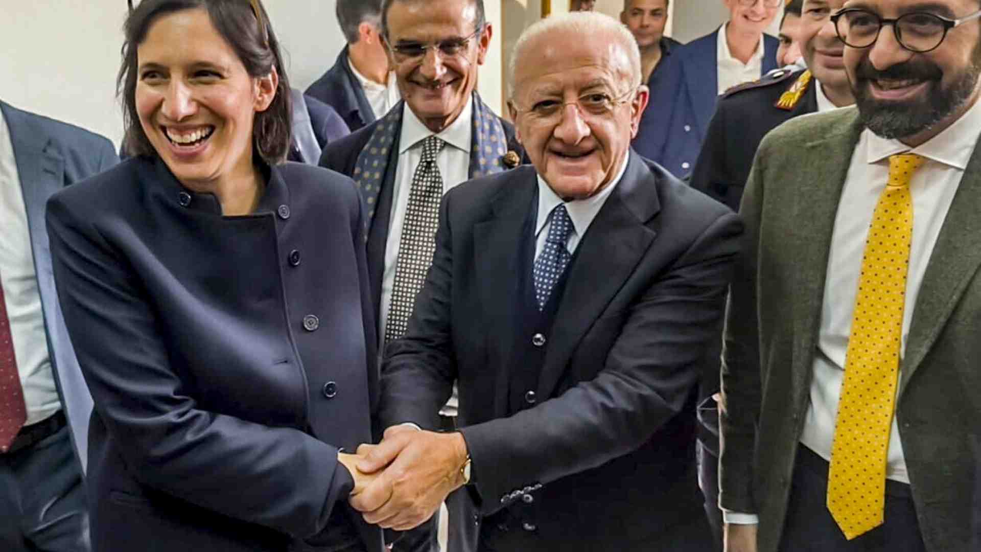 Immagine di Altro che "modello", in Campania il campo largo rischia già di spaccarsi su De Luca a Salerno