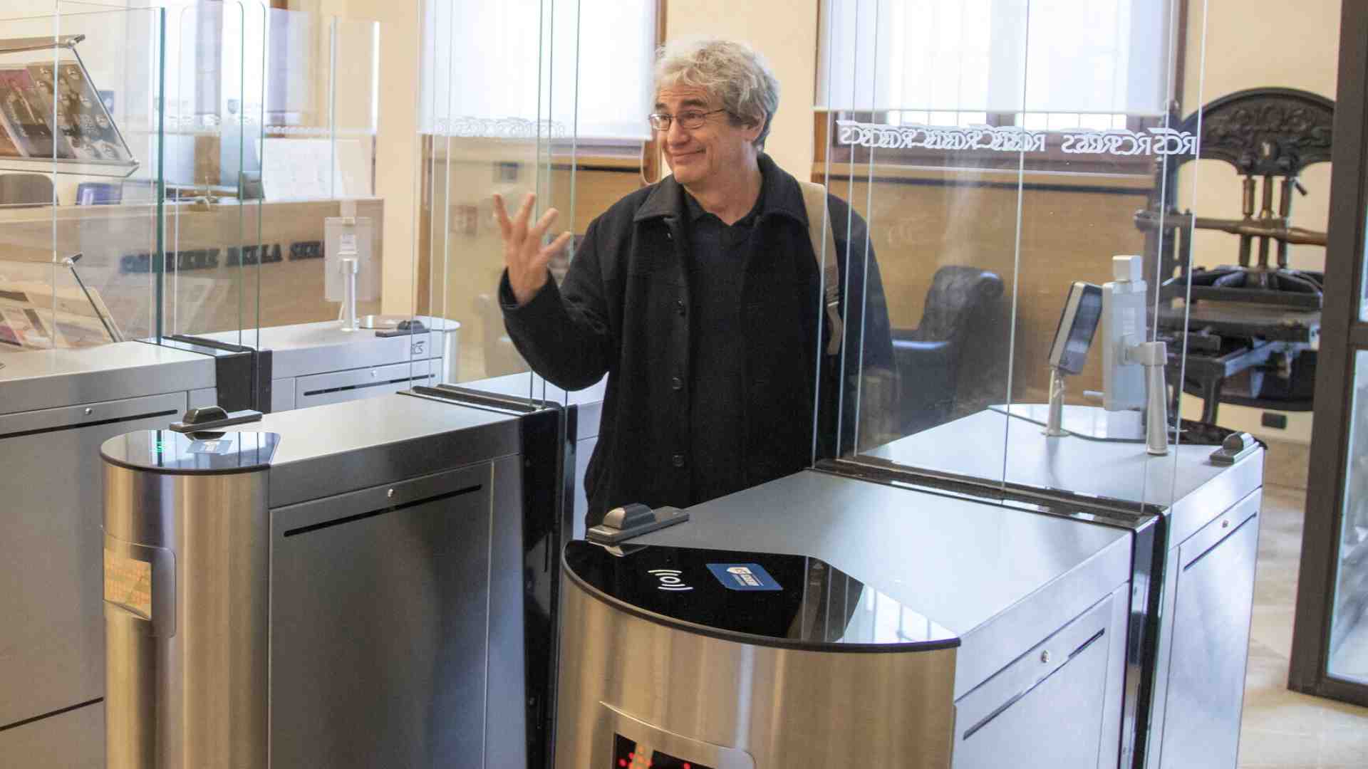 Immagine di Carlo Rovelli finisce nella "honey trap" cinese. È una strana tendenza tutta italiana