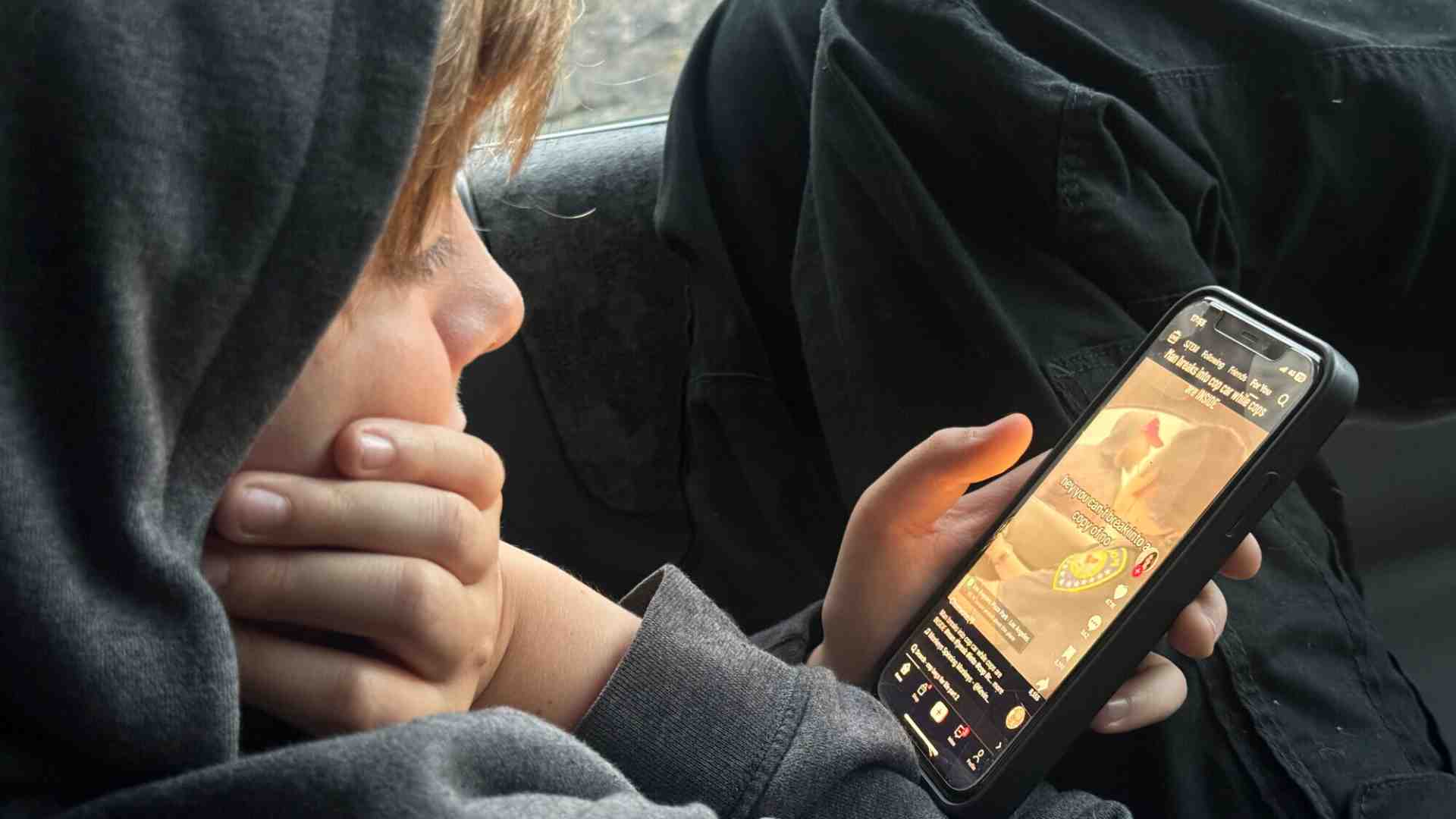 Immagine di Tutti i paesi che si stanno muovendo per vietare i social media ai giovani