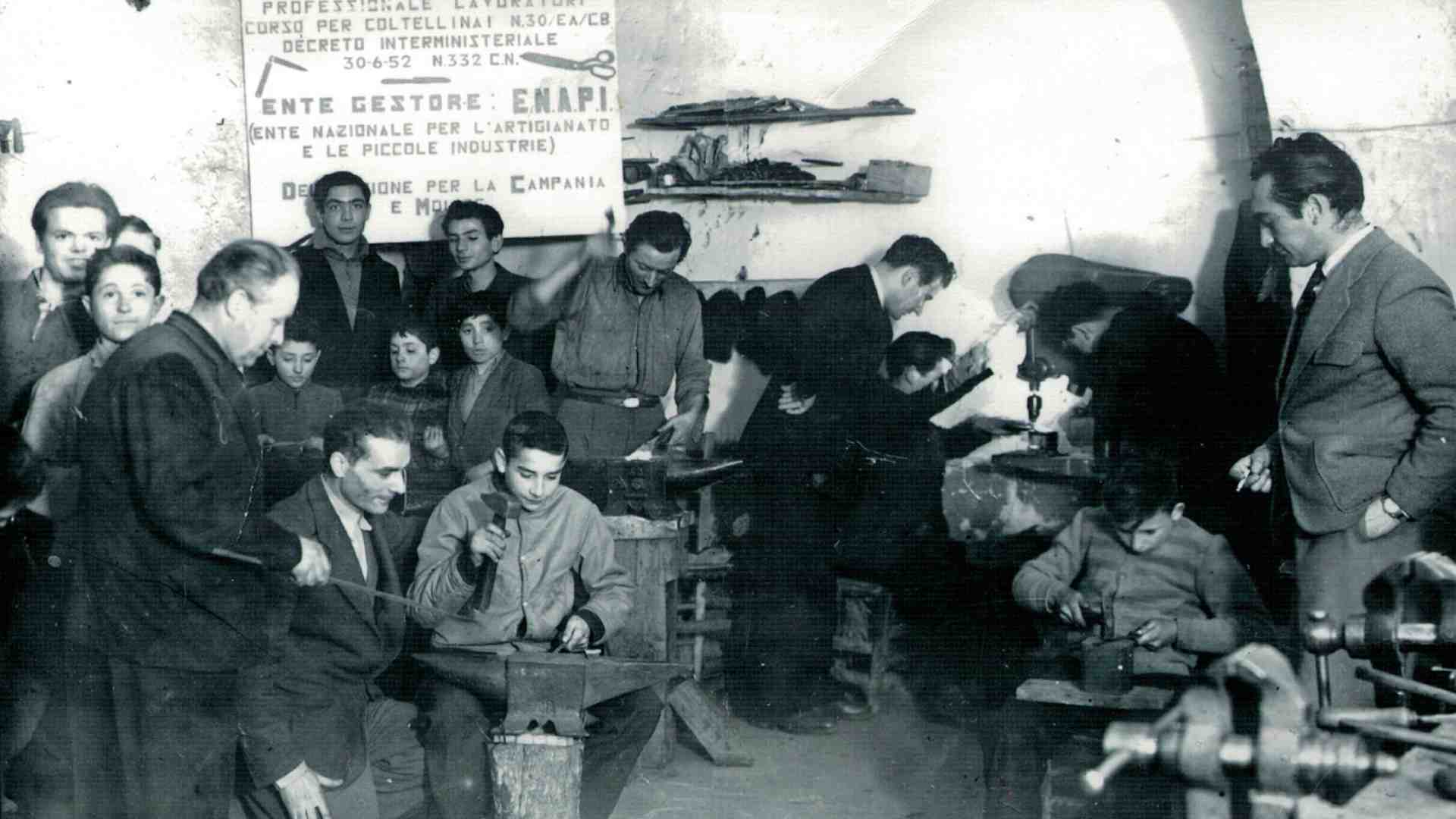 Immagine di La città dei coltelli contro il decreto sicurezza