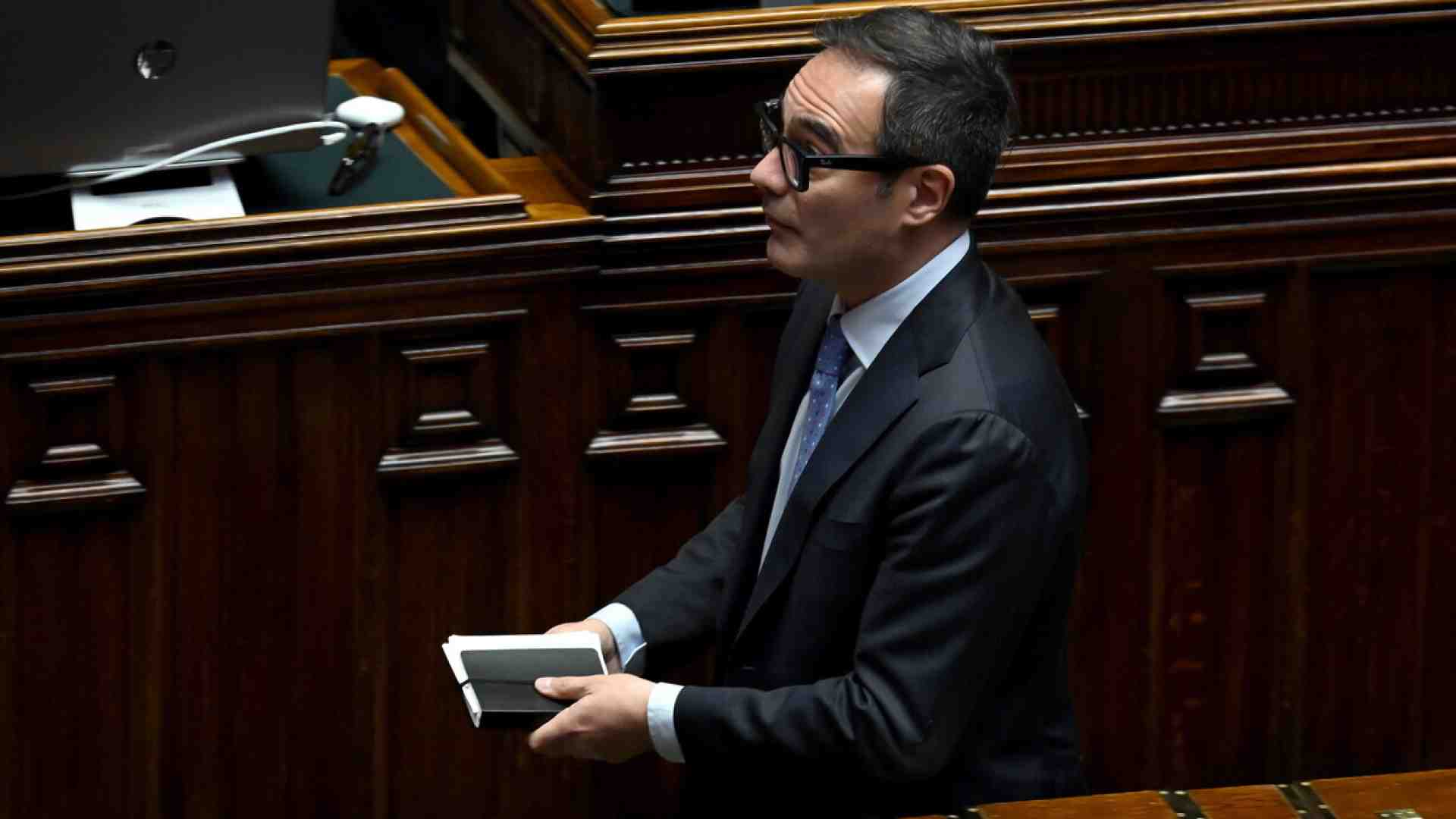Immagine di Le lenti di Vannacci: Sasso indossa Google Glass