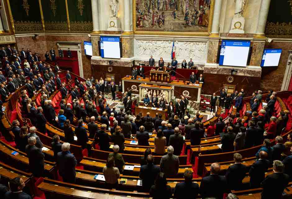 Il parlamento francese durante il minuto di silenzio in tributo al giovane attivista di estrema destra che &egrave; morto venerd&igrave; a Lione. (foto Getty)
