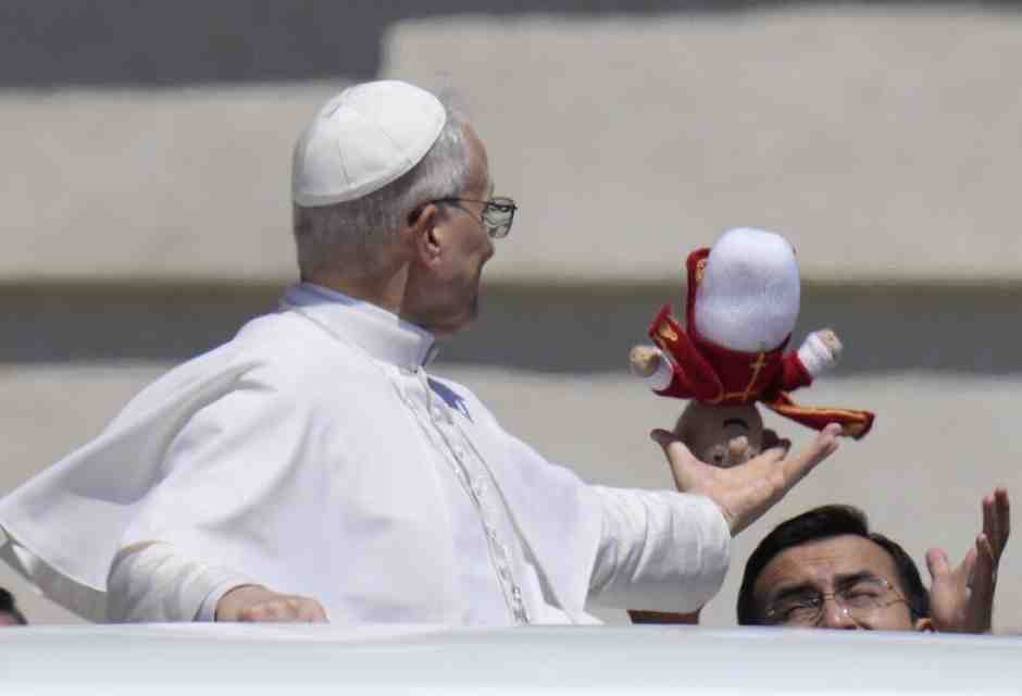 Da Lampedusa al Meeting di Rimini. Leone, il Papa globetrotter