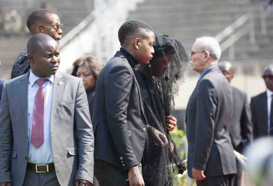 Bellarmine Chatunga Mugabe con la madre nel 2019. Foto Getty<br /> <br />