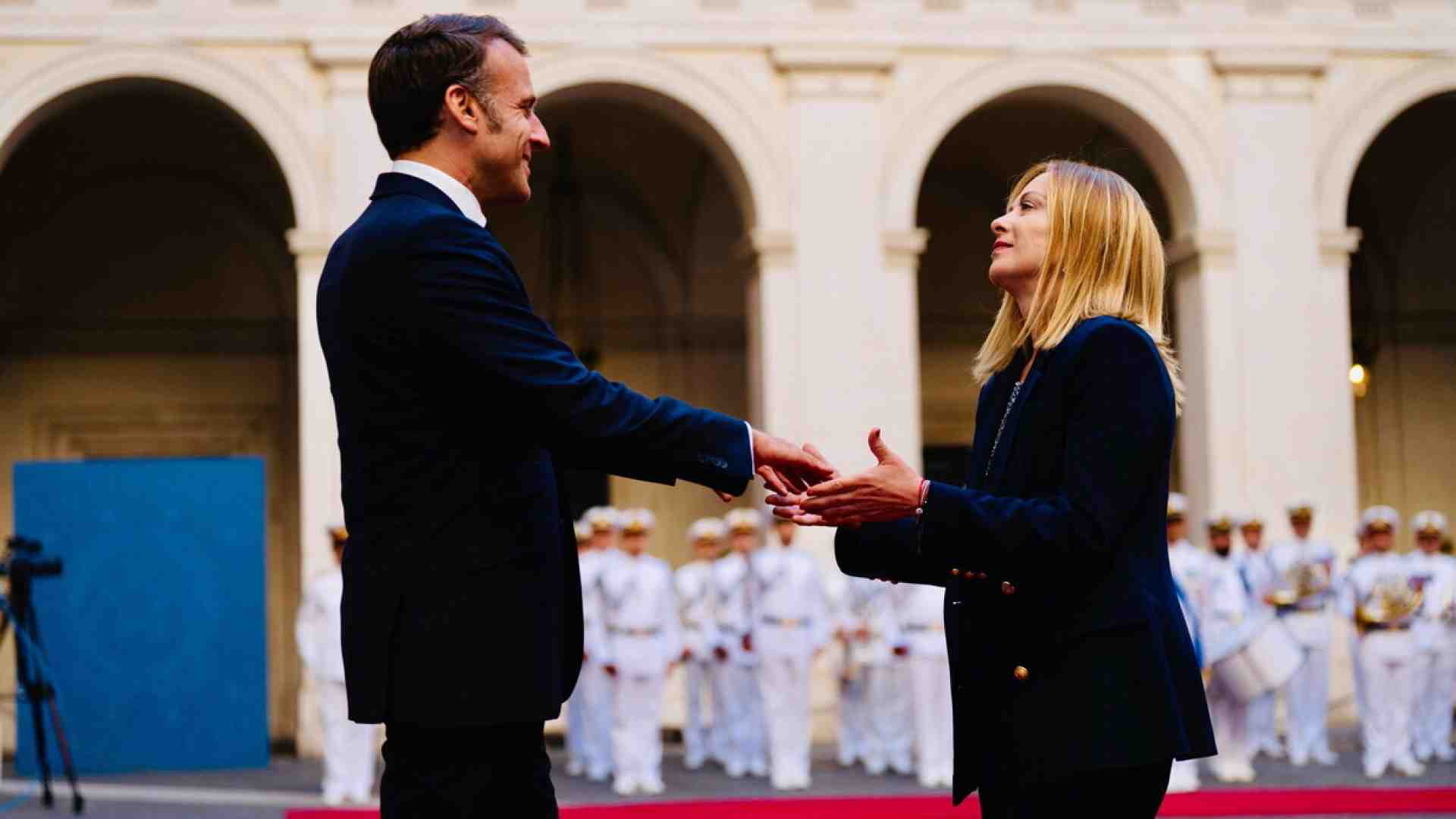 Immagine di Meloni spegne la polemica con Macron. Occhi sul vertice di Tolosa
