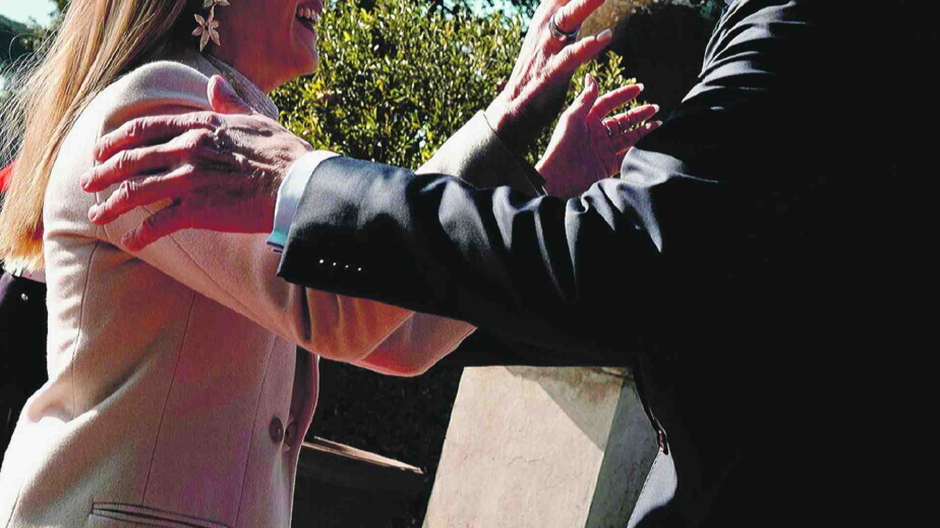 Immagine di Il quadretto d'amore tra Merz e Meloni s'è già scheggiato