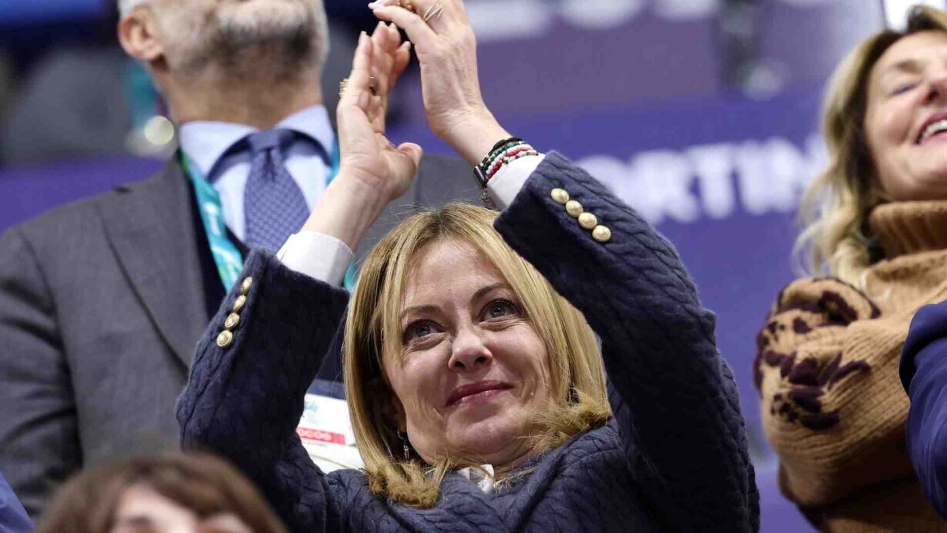 Immagine di D’accordo con Merz, Meloni porta in Ue la linea del “trattiamo con Washington”. Nuovi aiuti a Kyiv