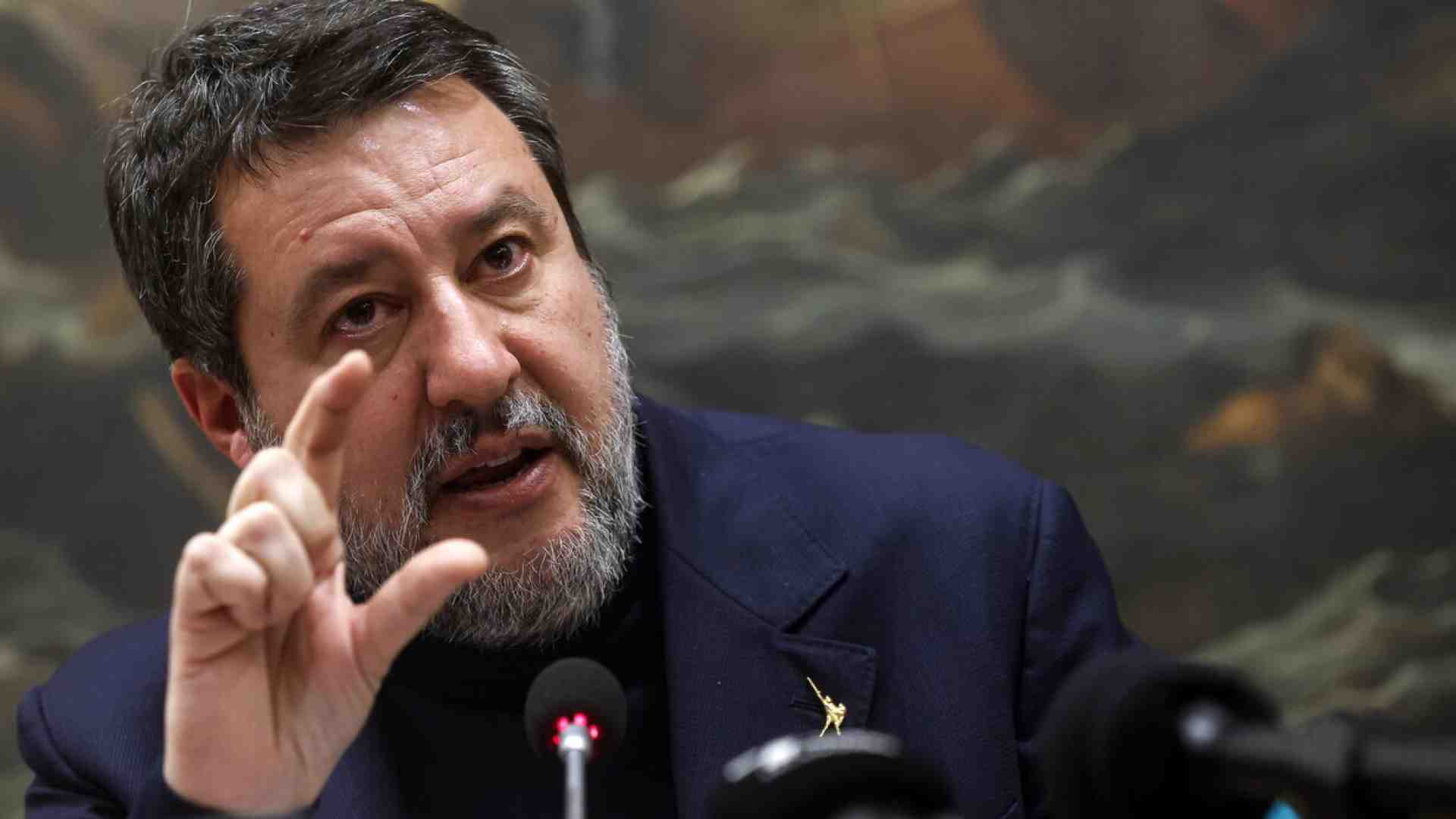 Immagine di La parabola di Salvini sul caso Rogoredro: da "Io sto col poliziotto" a "Chi sbaglia paga doppio"