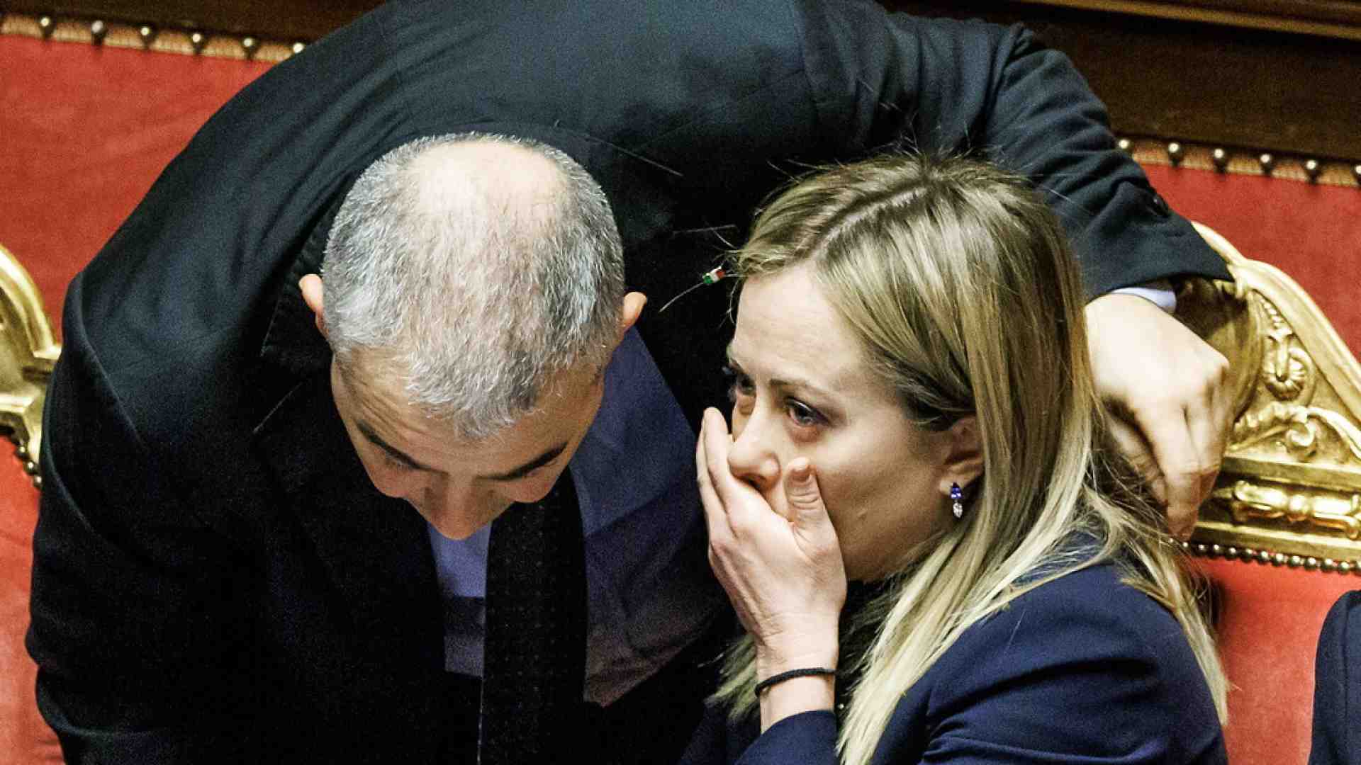 Immagine di L'Arci Fazzolari: "L'Ucraina nella Ue. Il referendum? In Russia non c'è separazione della carriere. Vannacci, scelga". Il problema Orban