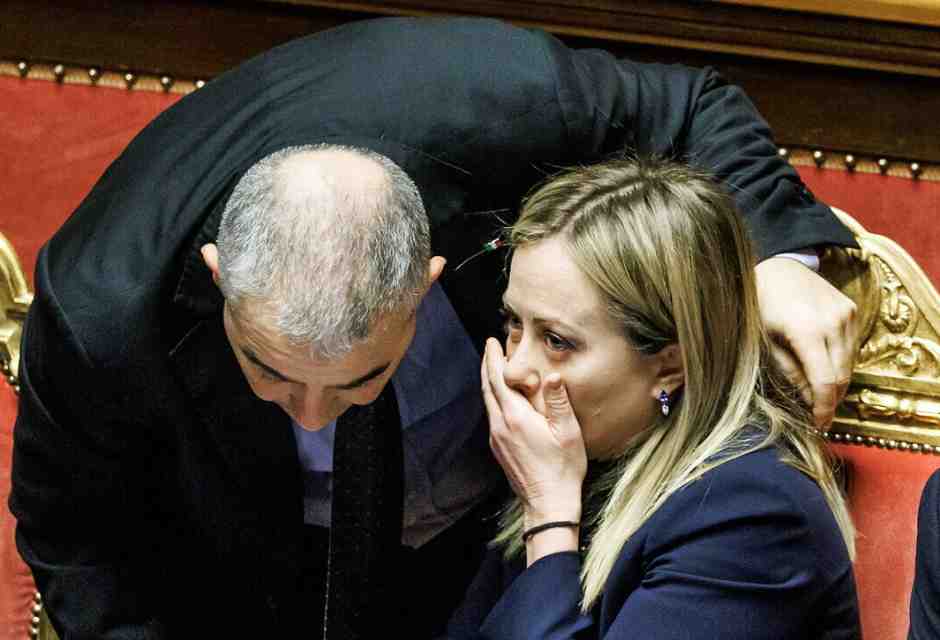 L'Arci Fazzolari: "L'Ucraina nella Ue. Il referendum? In Russia non c'è separazione della carriere. Vannacci, scelga". Il problema Orban