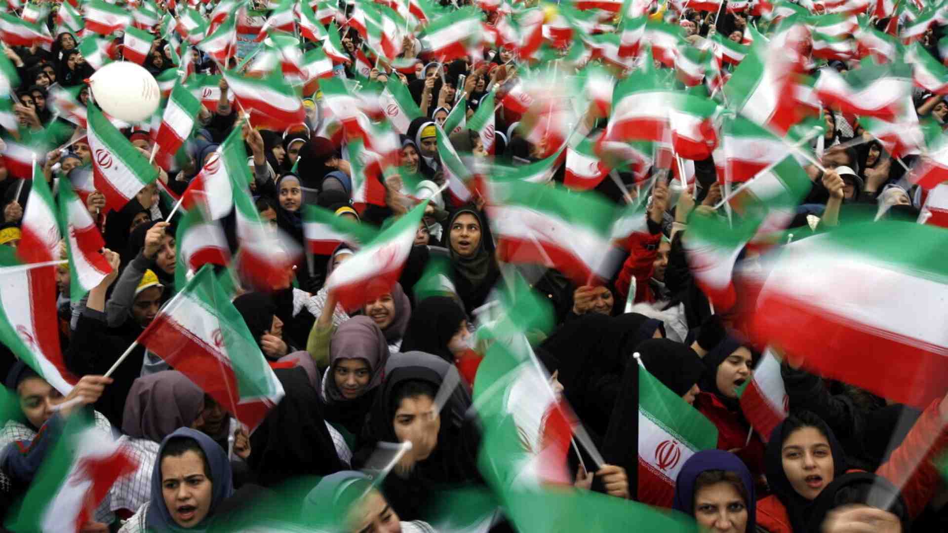 Immagine di Noi iraniani vivi: le grida dei giovani manifestanti di Teheran