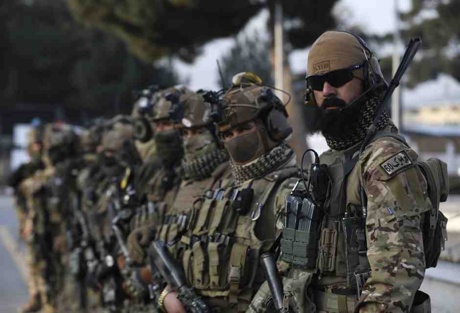 Personale di sicurezza talebano all'aeroporto internazionale di Kabul (AP Photo/Siddiqullah Alizai) <br />