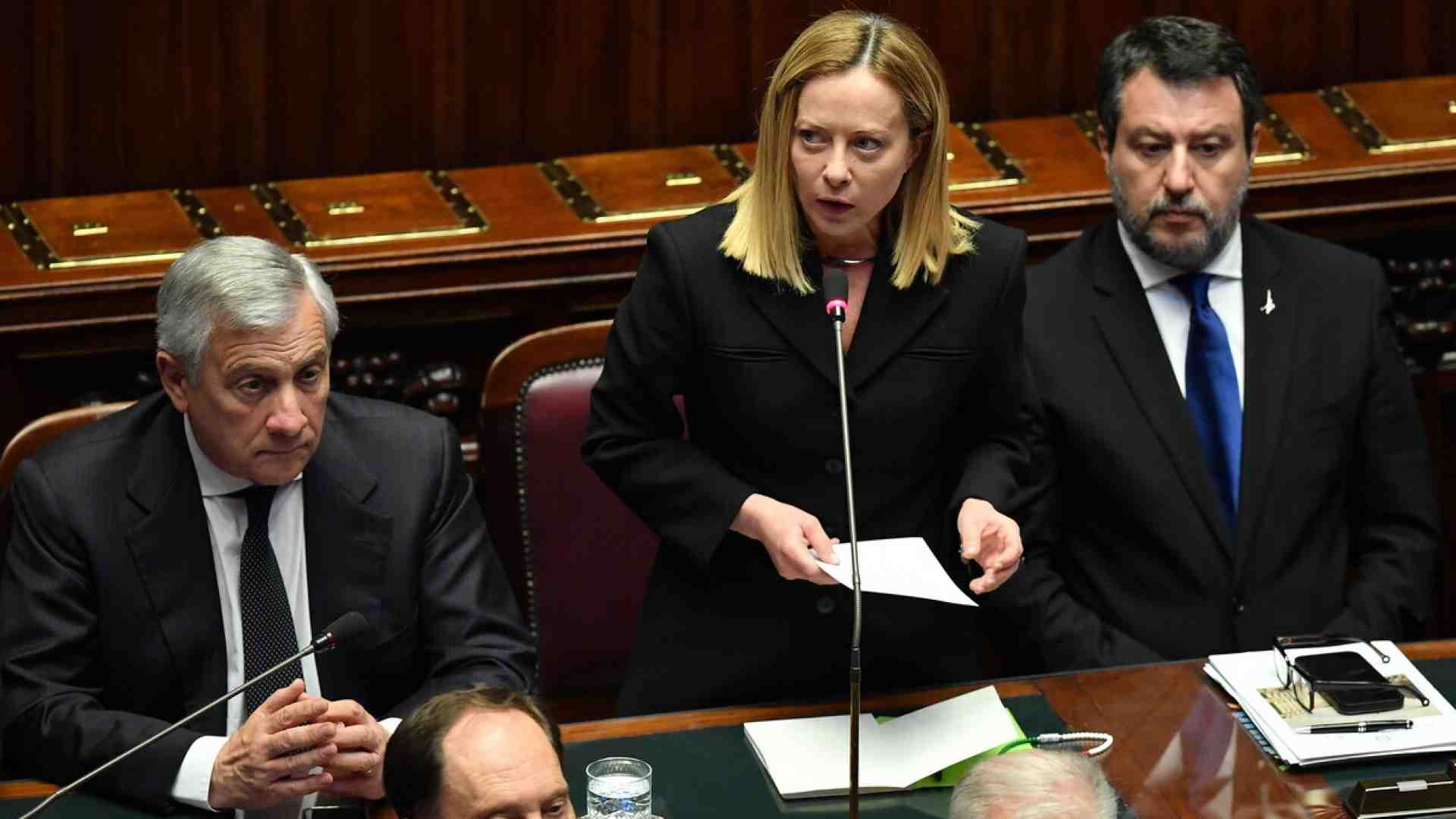 Immagine di Meloni convoca una riunione a Palazzo Chigi: "Vicini alla popolazione iraniana che chiede diritti. Lavoriamo per allentare la tensione"